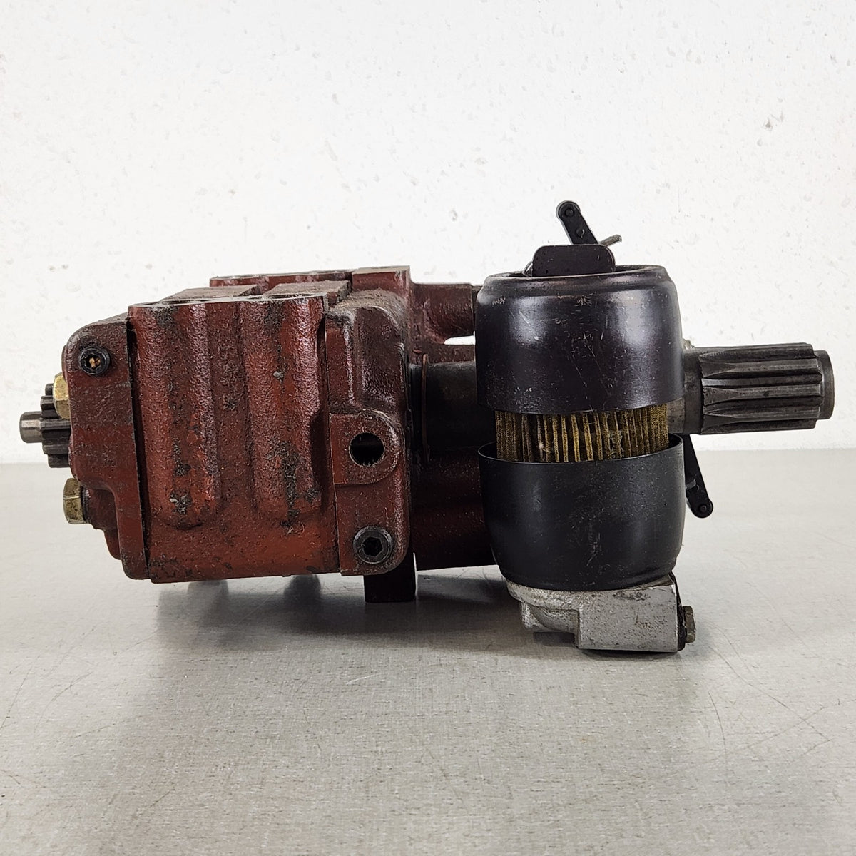 Massey Ferguson Hydraulic Lift Piston Pump Assembly w/ Filter Untested