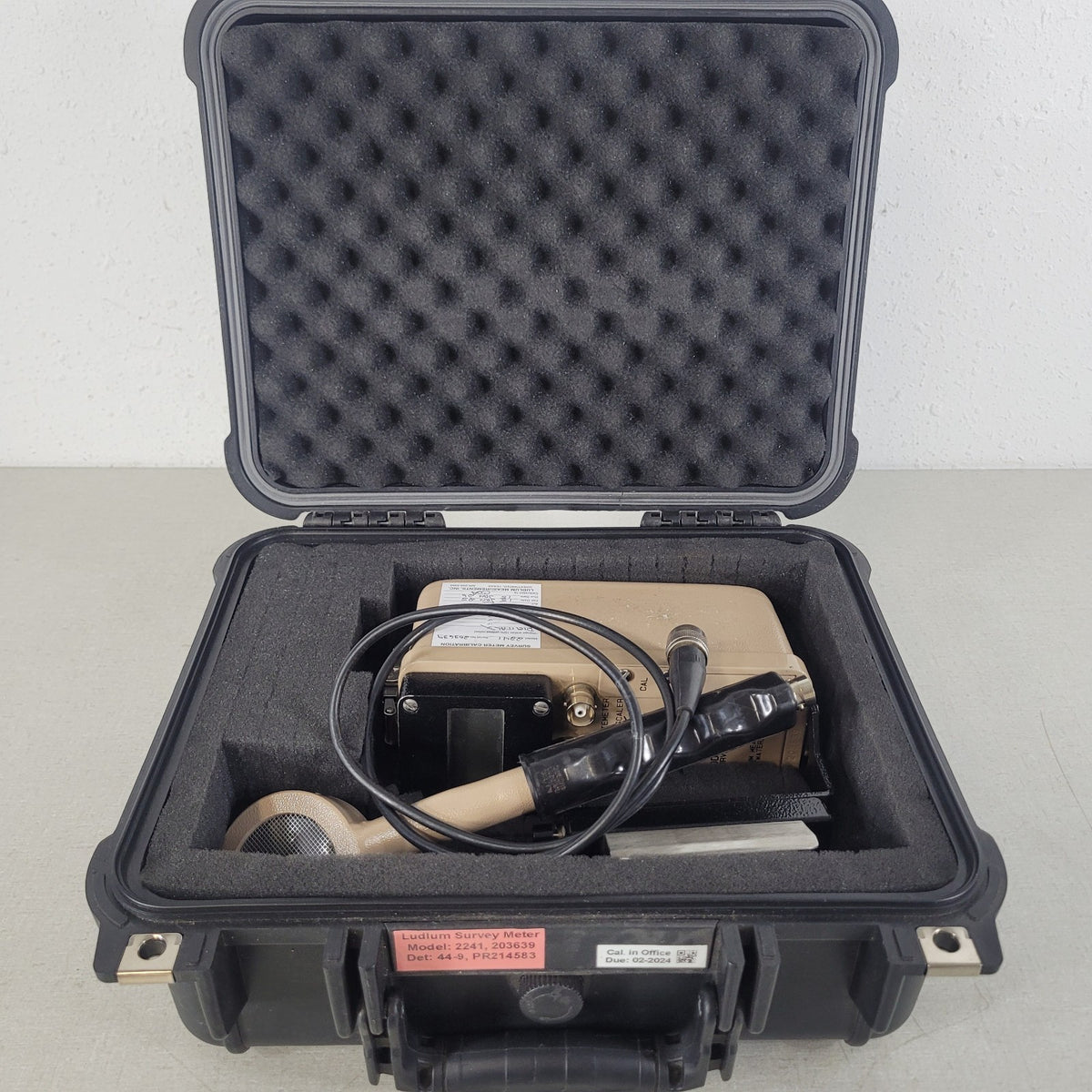 TESTED Ludlum 2241 Digital Survey Meter 44-9 Pancake GM Probe Case Cal Certs