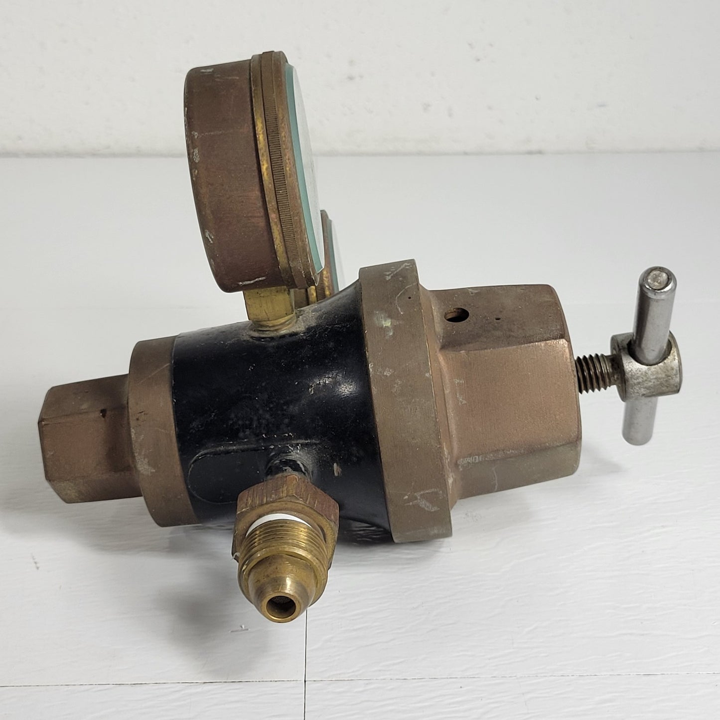 Union Carbide Linde CGA-580 Argon Nitrogen Helium Gas Regulator Dual Gauge