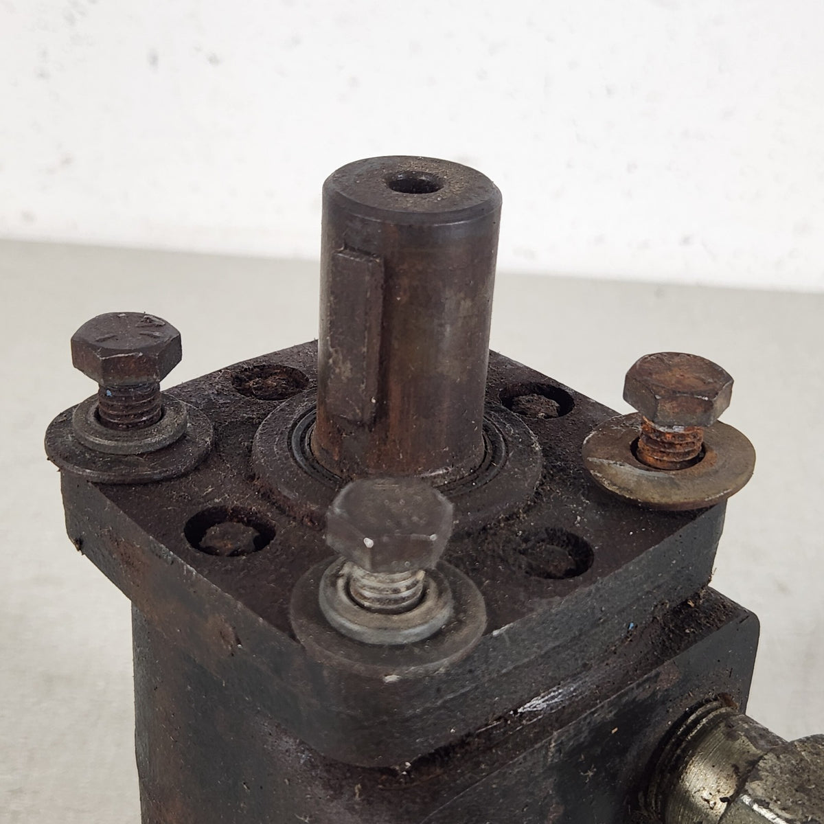 EATON 101-1001-000 Char-Lynn H-Series LSHT Hydraulic Motor Untested