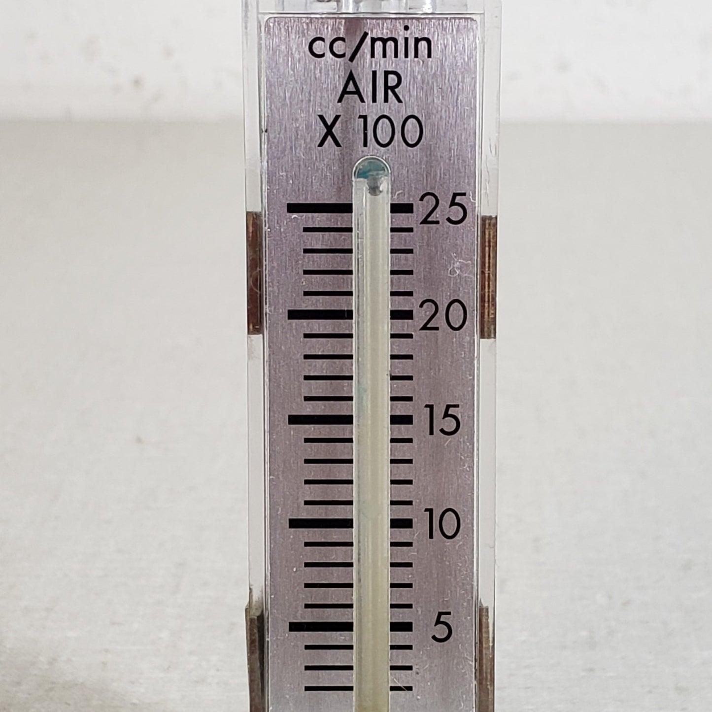 Dwyer RMA-14 Rate-Master 0-2500cc/min Flowmeter w/ Bracket & 3/16" ID Barb Inlet