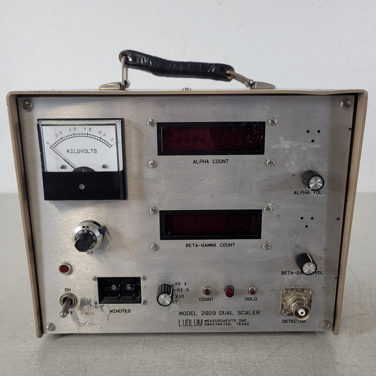 Ludlum 2929 Dual Channel Alpha Beta-Gamma Radiation Scaler Counter Powers On