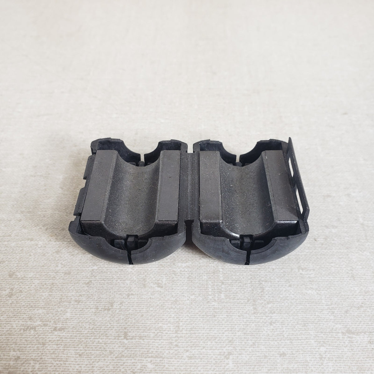 57x Fair-Rite 0444164181 Snap-On Ferrite EMI RFI Cable Clamp 1/2" ID Copy title