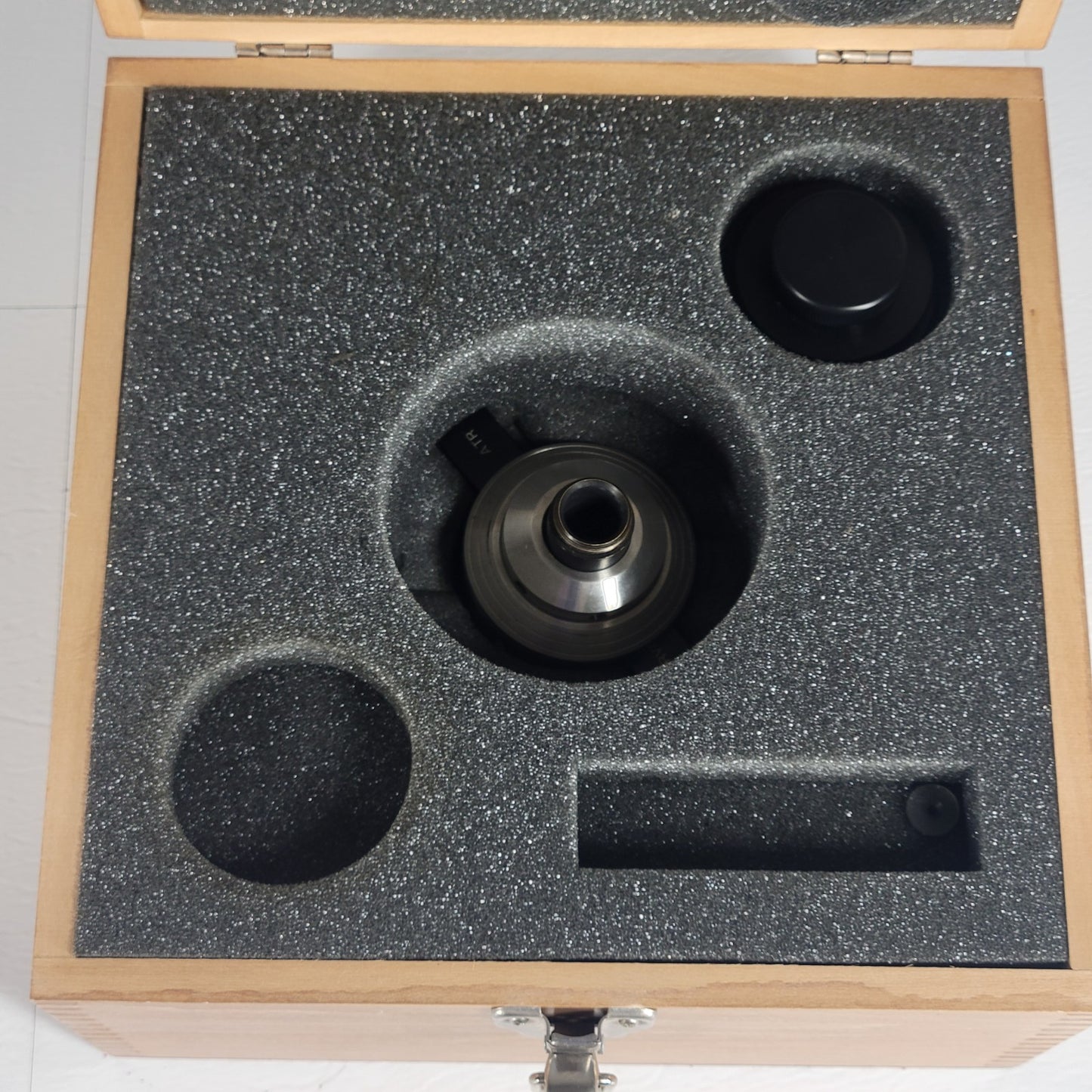 Spectra-Tech ATR 15x/25x FTIR Objective Accessory Partial Kit Case 190448