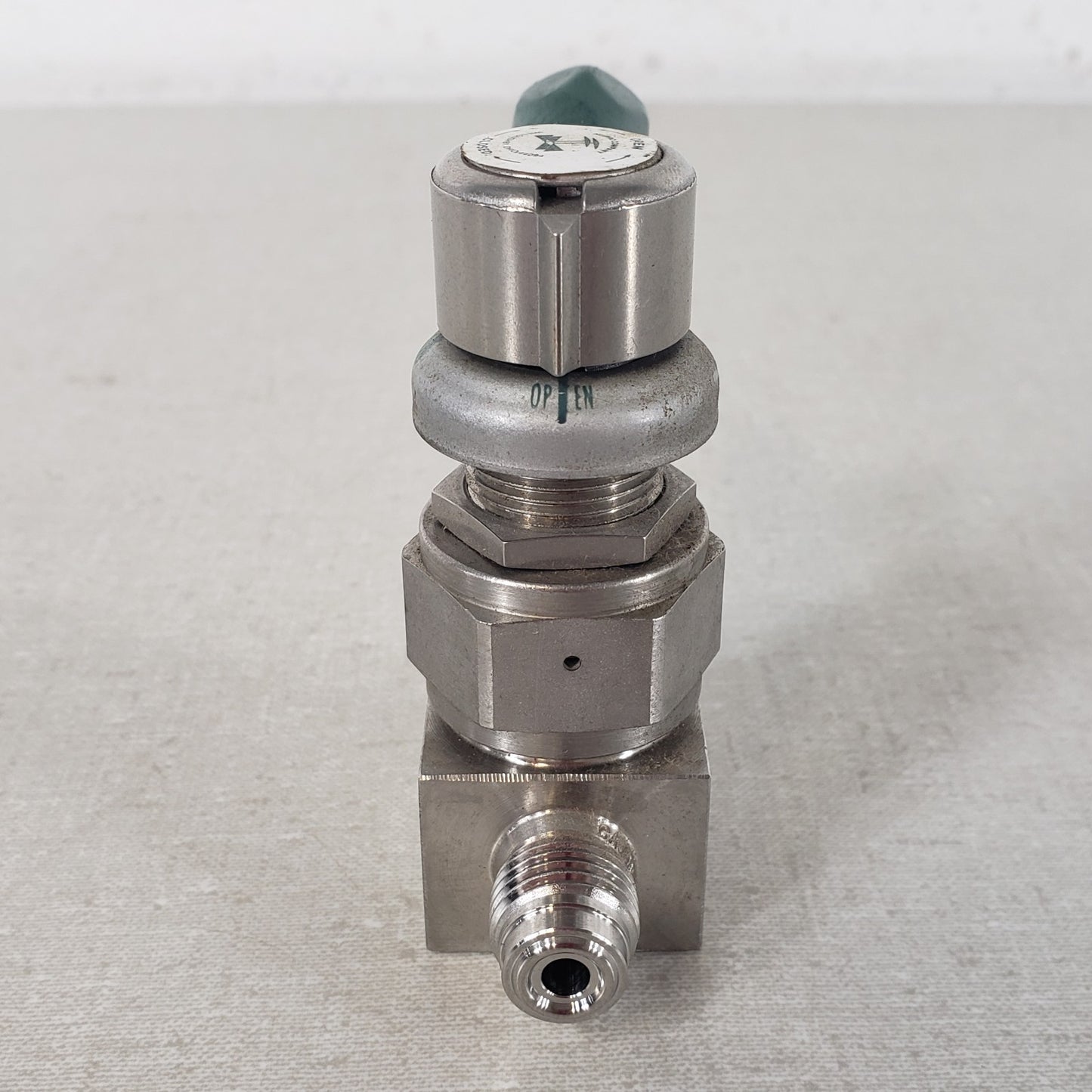 NUPRO SS-DLVCR4 1/4in Male VCR High-Purity Diaphragm Valve Swagelok