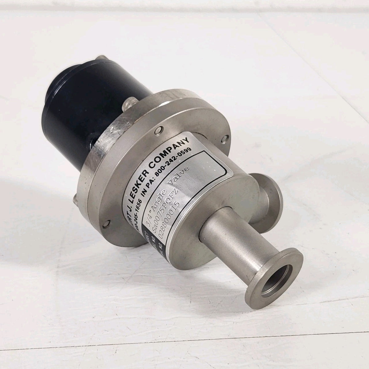 Kurt J. Lesker SA0075PQFZ 3/4" KF16 NW16 Pneumatic High Vacuum Angle Valve QF16