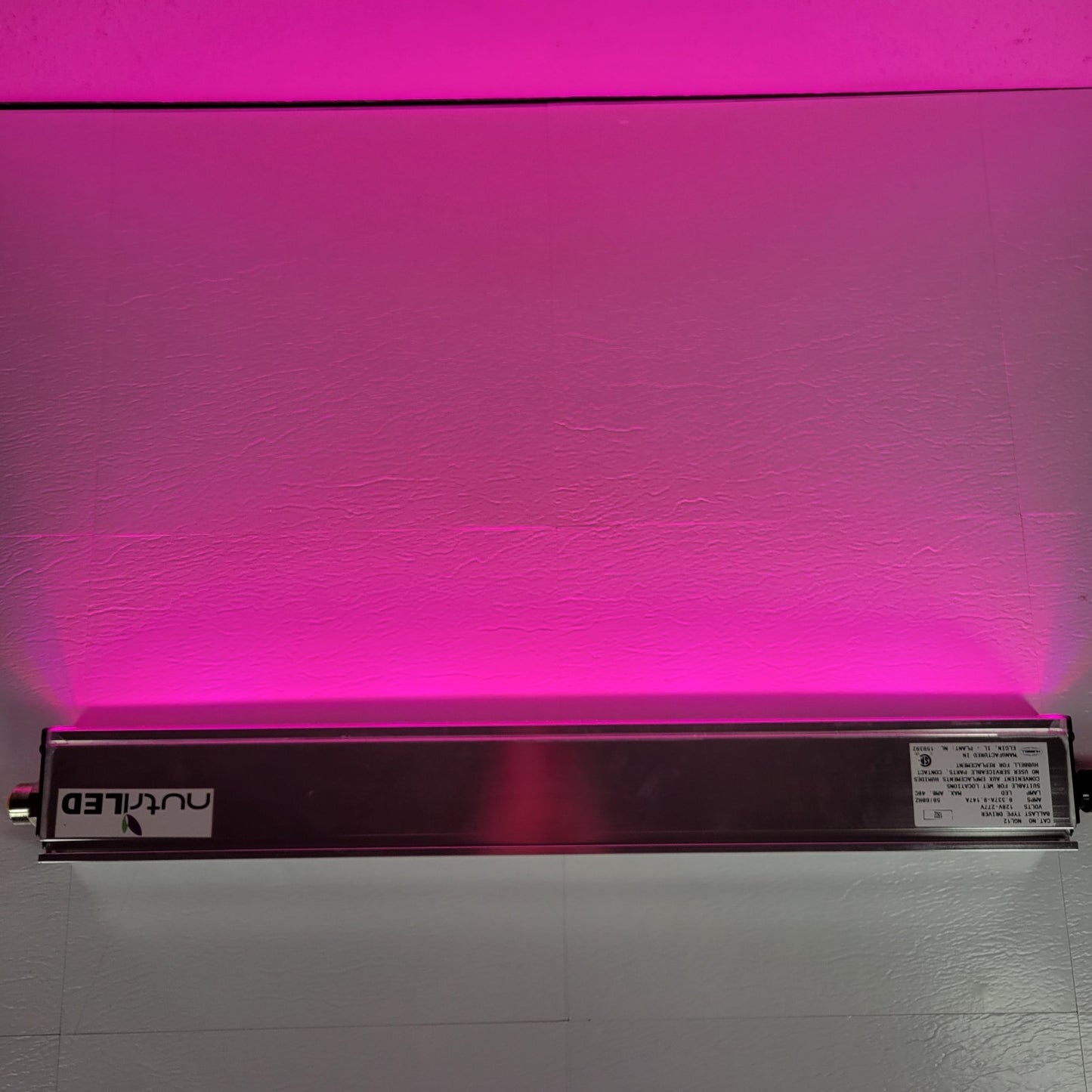 TESTED Hubbell NutriLED NGL12 24" LED Horticultural Grow Light 31W 2:1 R:B
