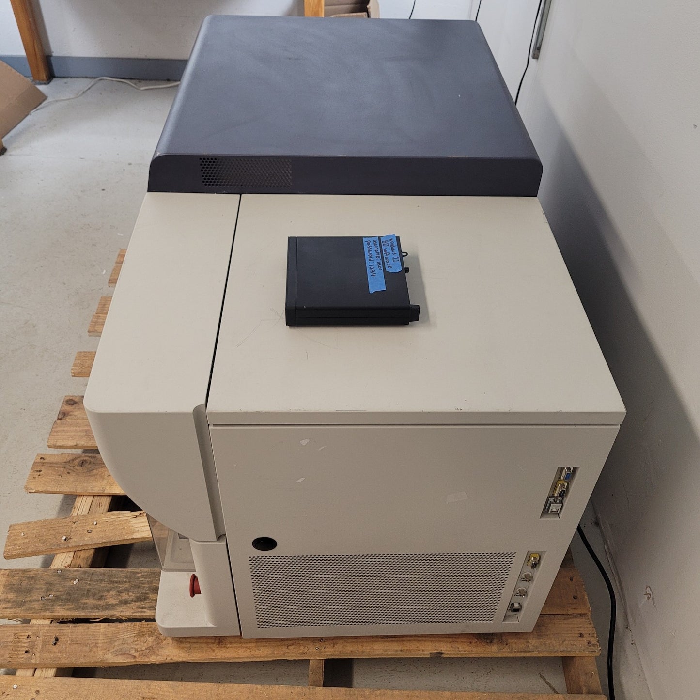 BD Biosciences FACSAria II Cell Sorter Multi-Laser w/ FACSDiva PC Powers On