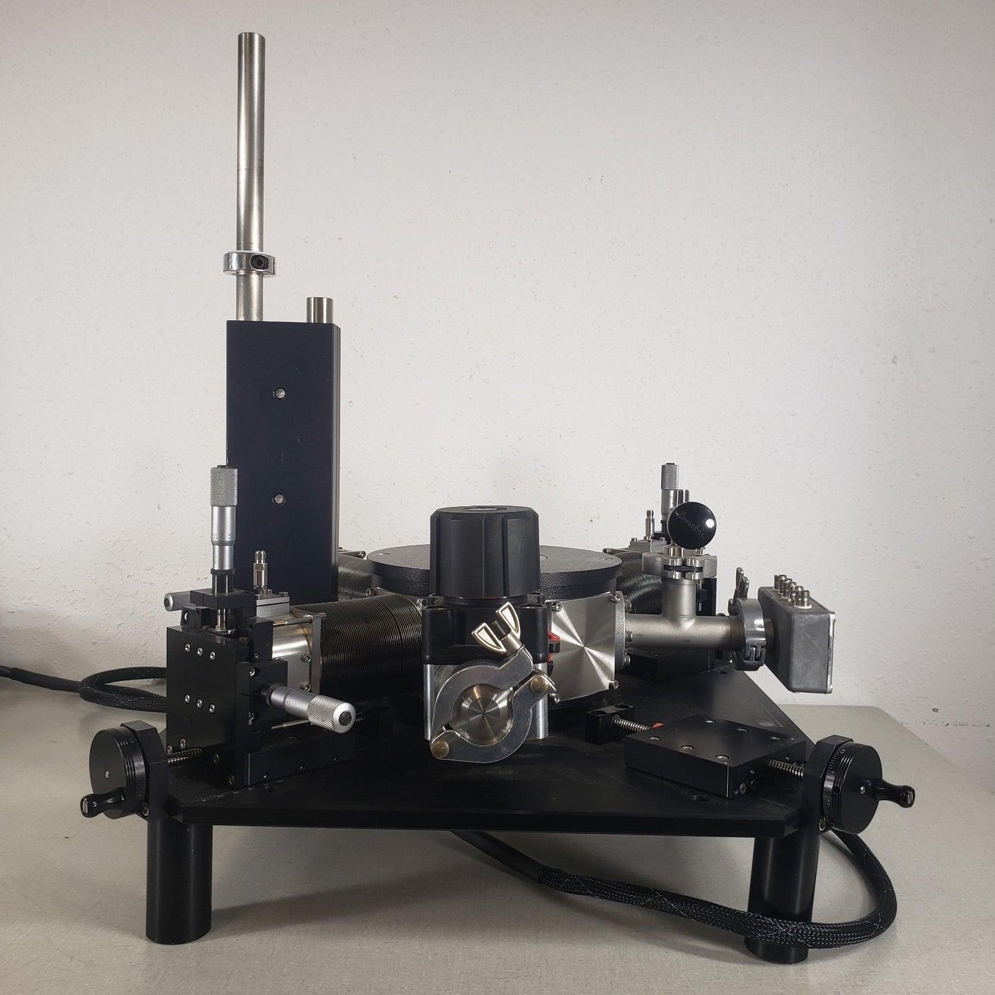 TESTED Lake Shore TTP4 Table Top 3-axis Cryogenic Probe Station 4.2-475K 0-67GHz