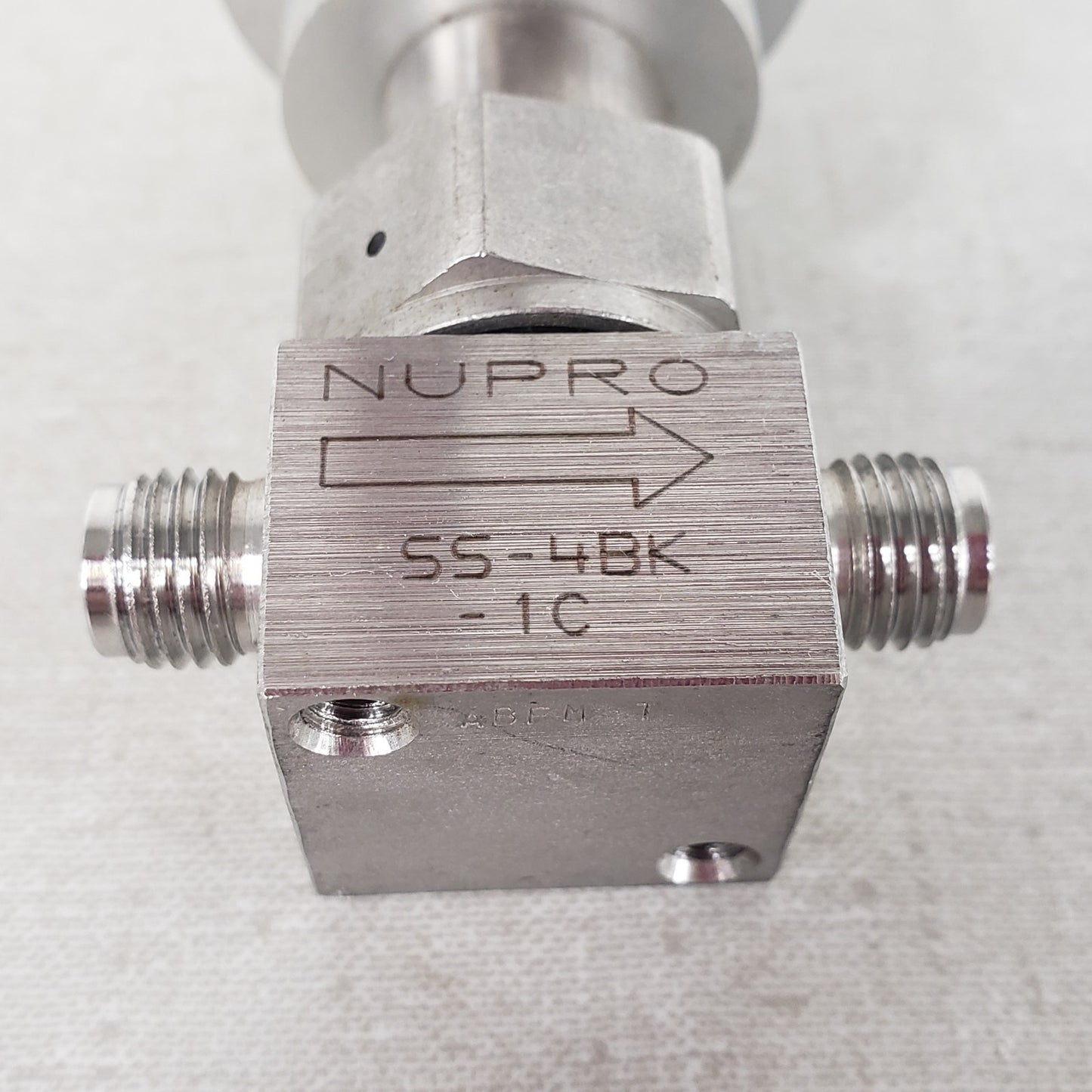 NUPRO Swagelok SS-4BK-1C Pneumatic Bellows Valve 1/4in Tube Fitting