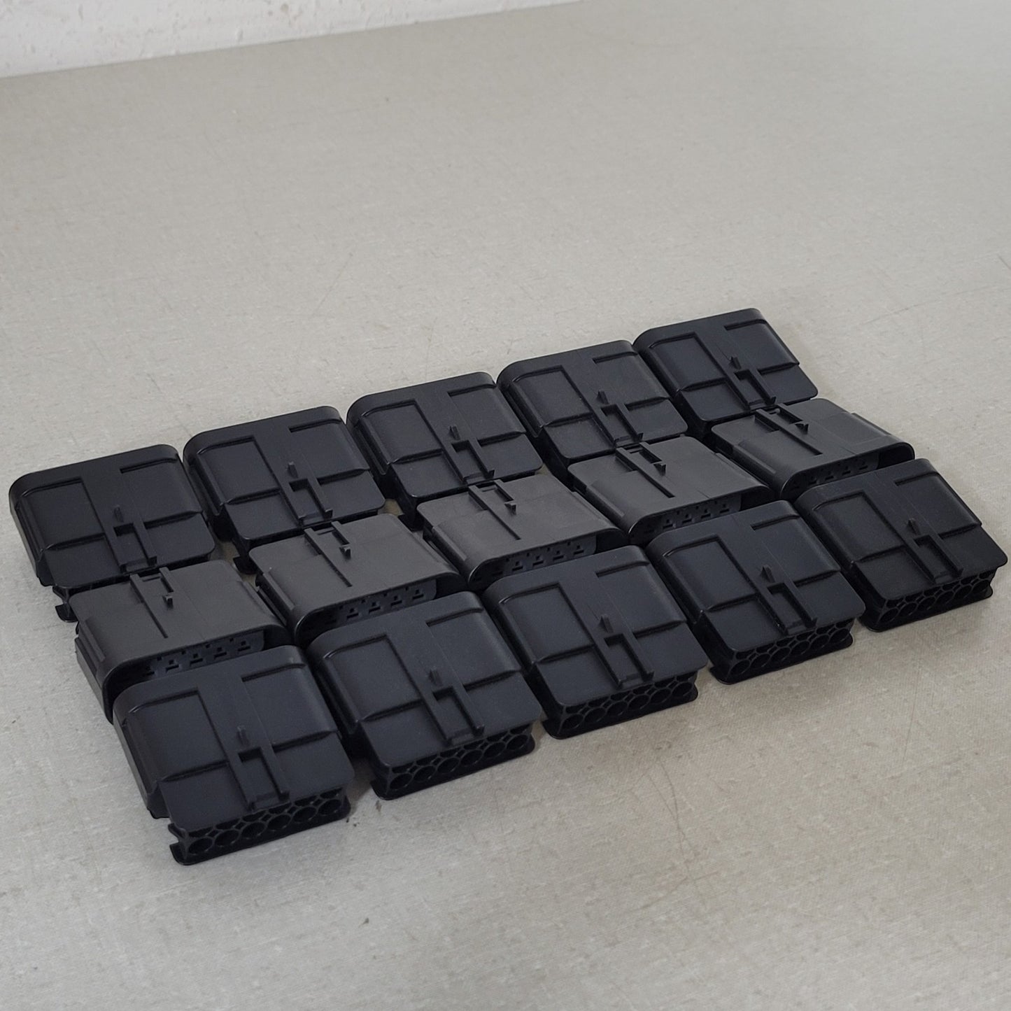 15 Units Delphi PA6-GB20GF10 Female 6-Pin Automotive Terminal Connector Housings