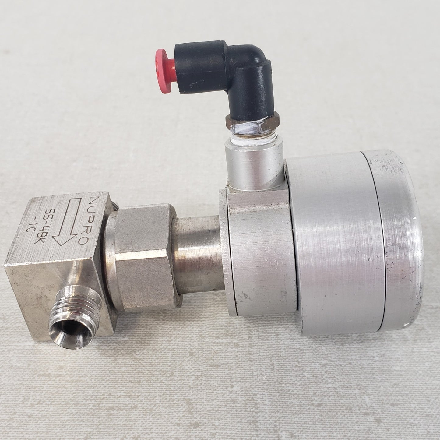 NUPRO Swagelok SS-4BK-1C Pneumatic Bellows Valve 1/4in Tube Fitting