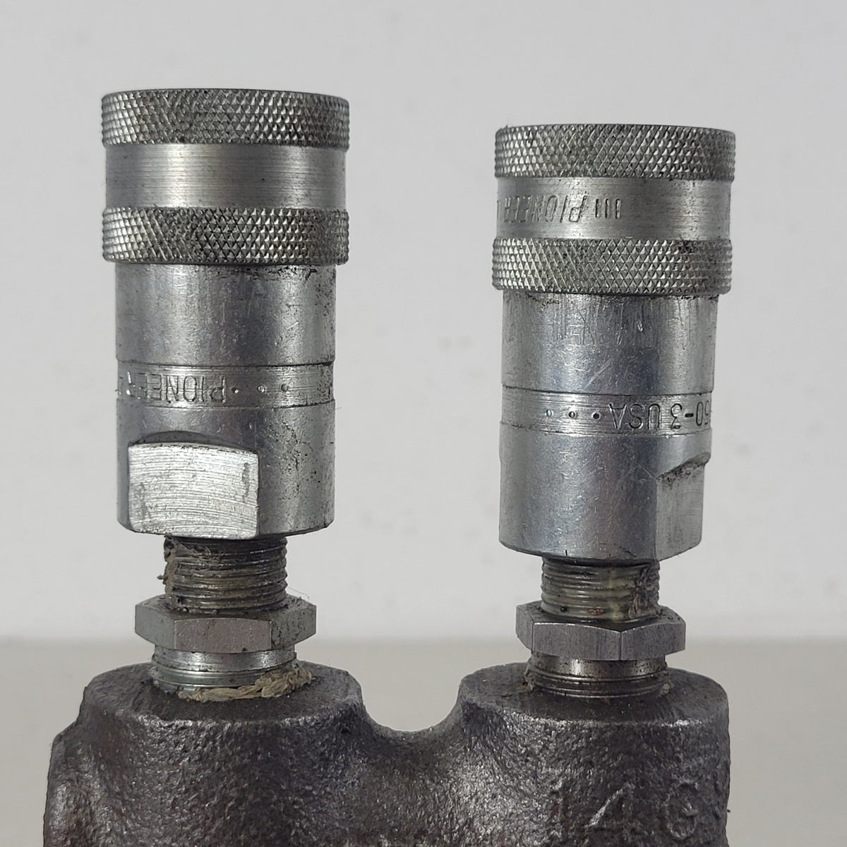 GRESEN 575-S Single Spool Hydraulic Control Valve w/ Pioneer 4050-3 Couplers