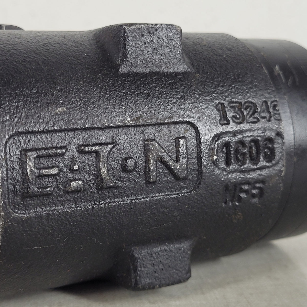 Eaton Char-Lynn 2915156002 Hydraulic Steering Control Unit Valve Untested