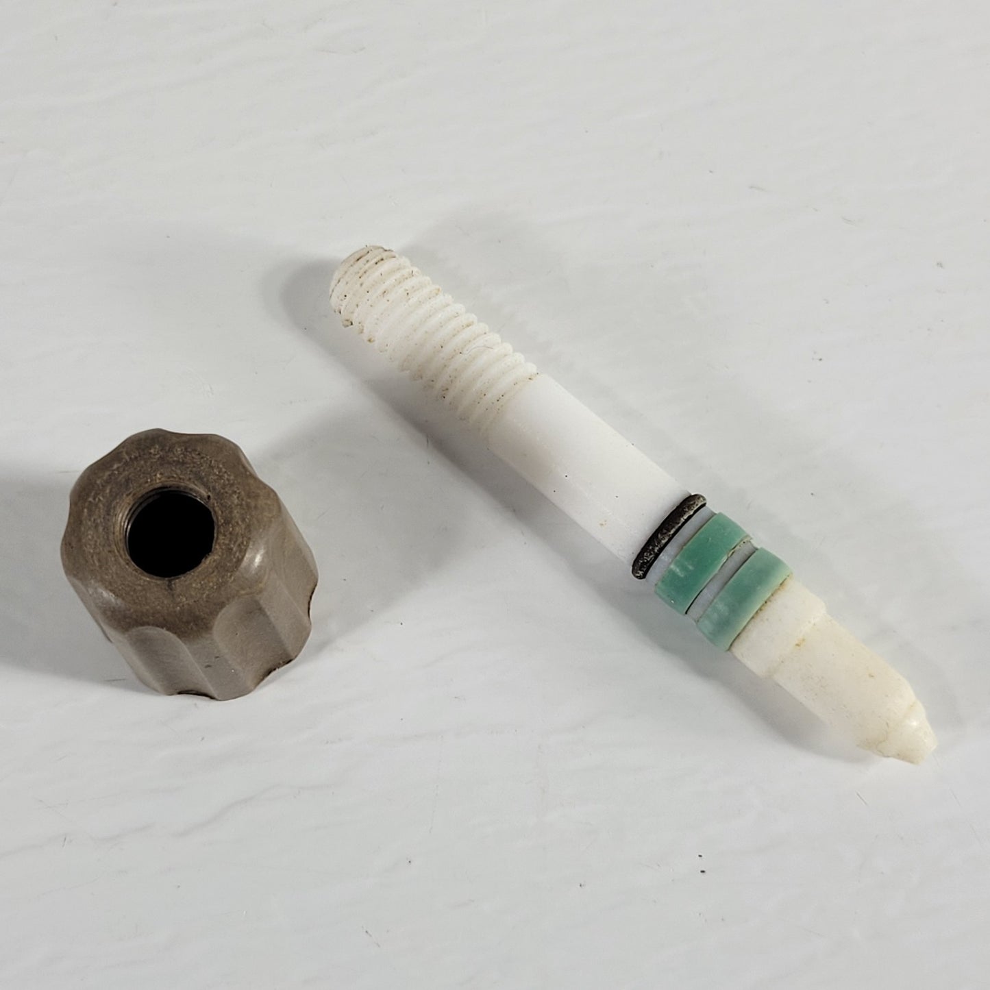 2x Chemglass CG-961-02 0-8mm PTFE Chem-Cap Hi-Vac Valve Plugs Green