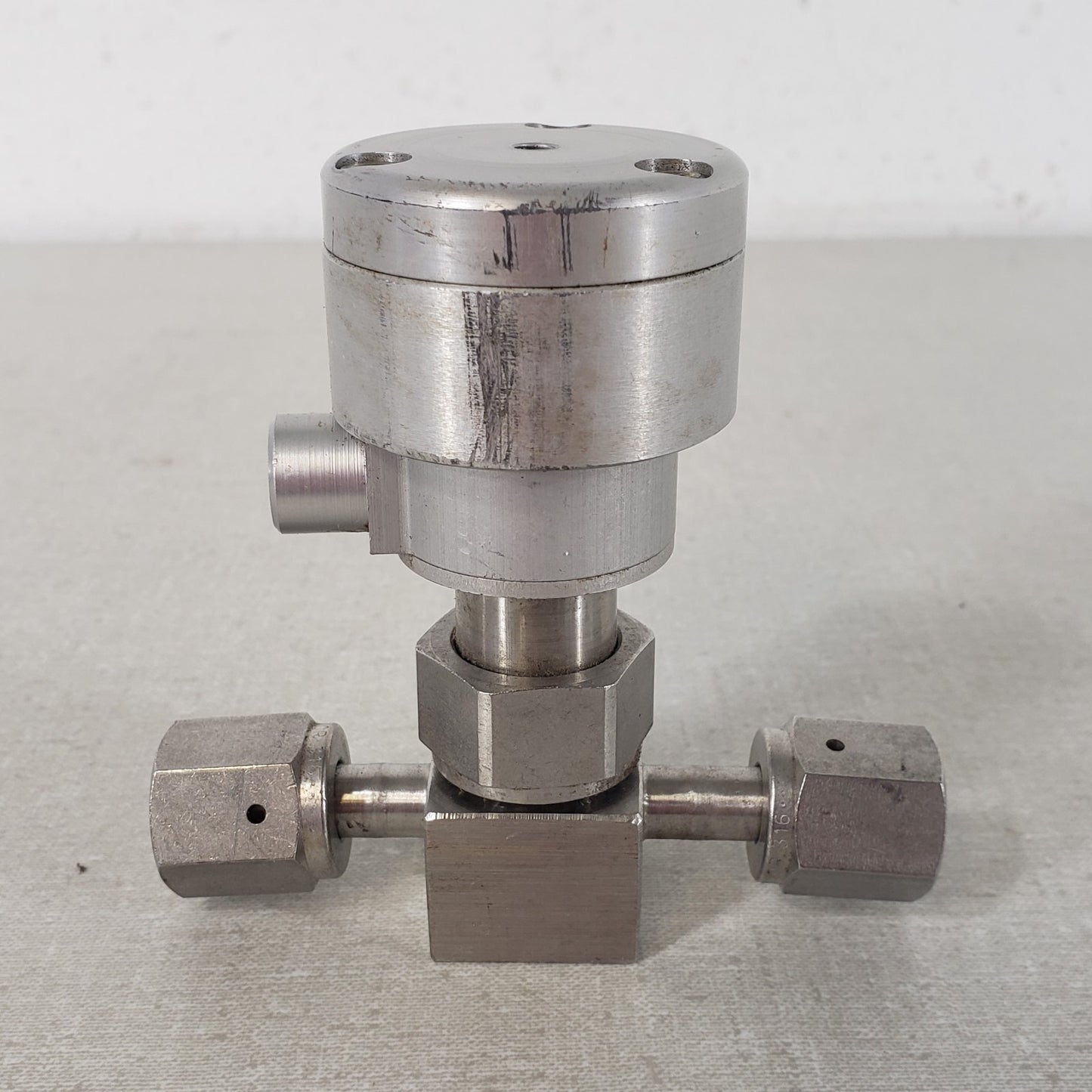 NUPRO SS-4BK-V51-1C Pneumatic Bellows Sealed Valve 1/4in Female VCR Swagelok