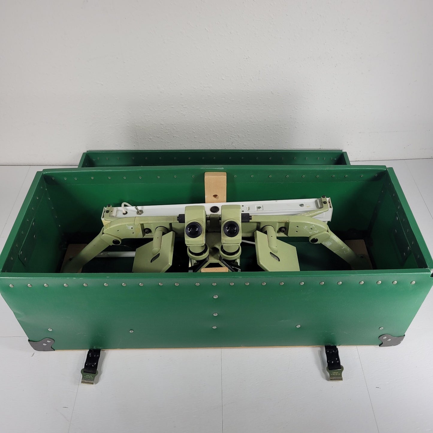 Cartographic Engineering 4X Scanning Mirror Stereoscope Aerial Viewer w/ Case