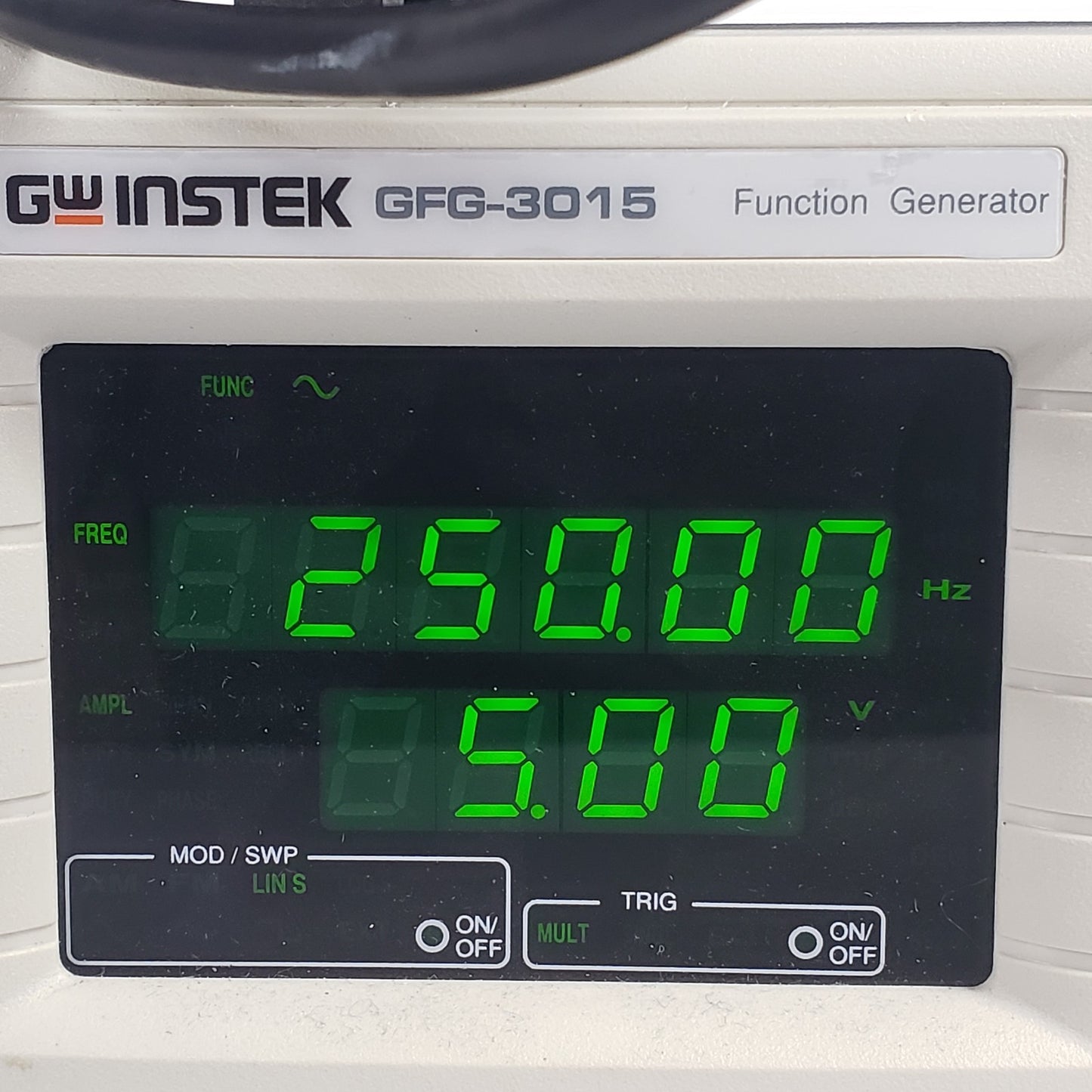 TESTED GW Instek GFG-3015 15MHz Programmable Function Generator Signal Generator