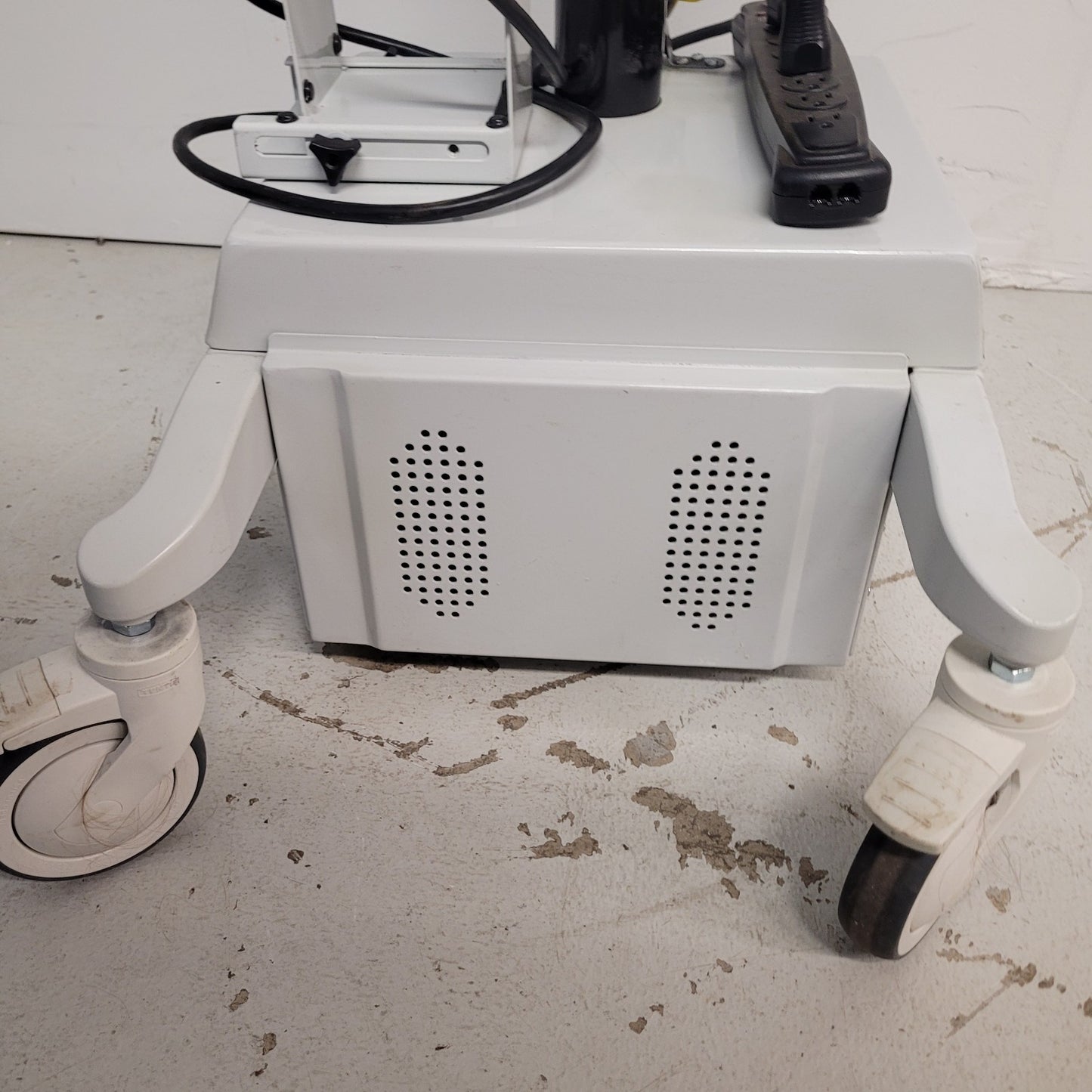 AFC Industries Medical Computer Cart Samsung DM32E 32in Monitor Tripp Lite UPS