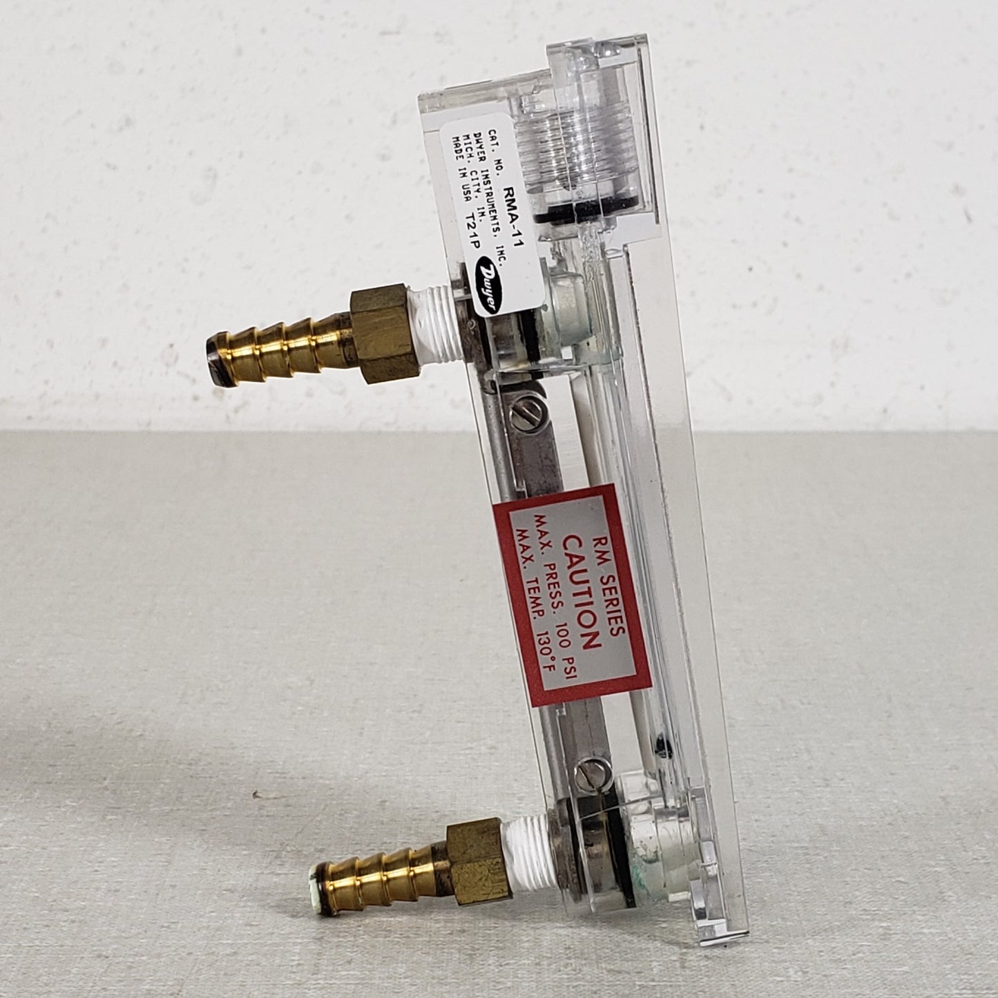 Dwyer RMA-11 Rate-Master 0-250cc/min Flowmeter w/ Bracket & 3/16" ID Barb Inlet