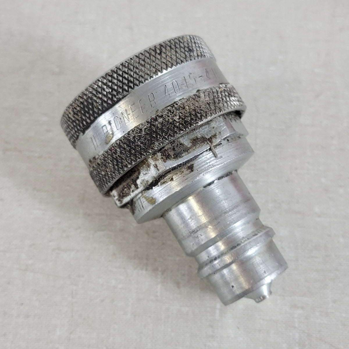 Pioneer 4075-4 1/2" Hydraulic Coupler Adapter IH Old Style to Pioneer ISO