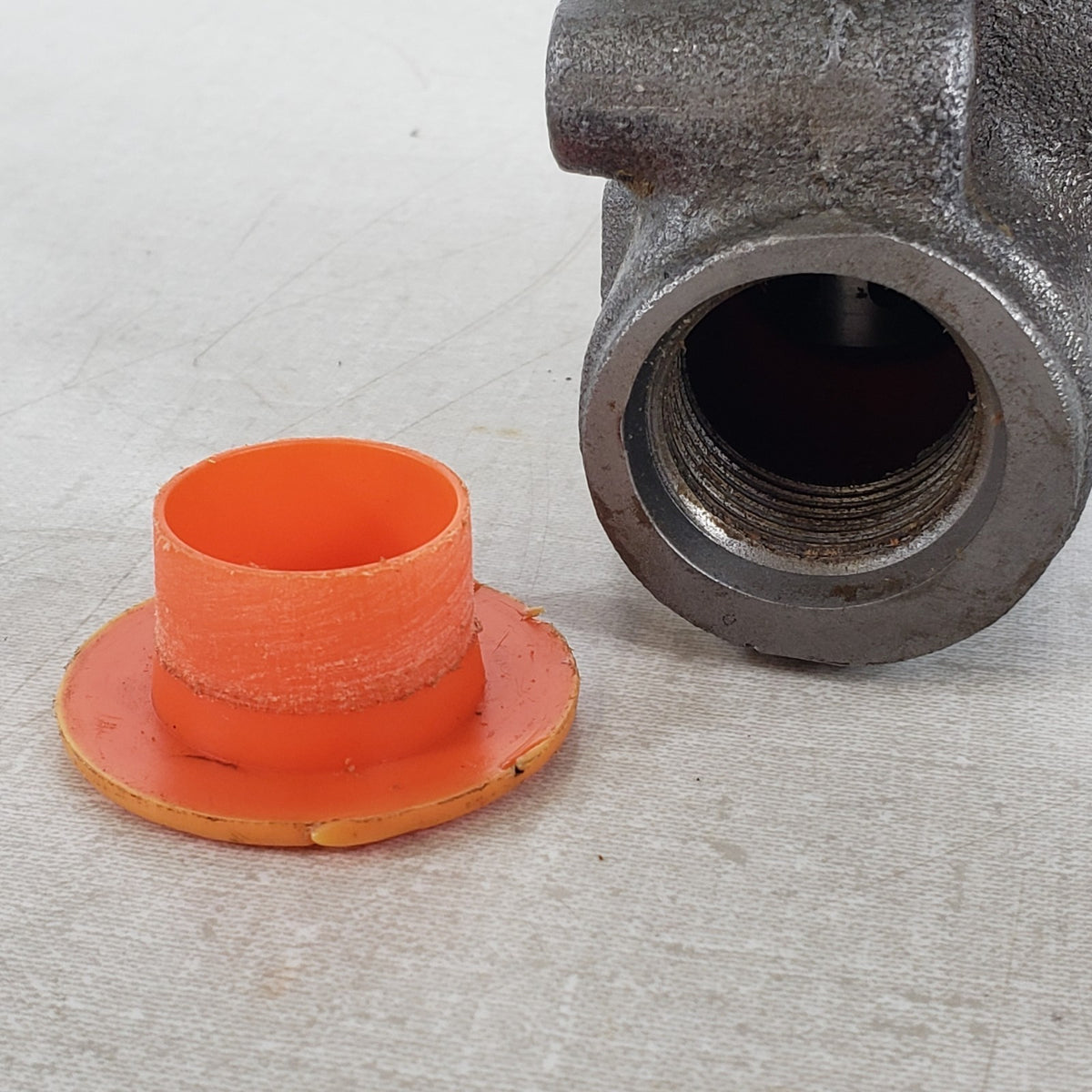 Untested Cross 4Z0002 RD-22B Hydraulic Relief Valve 1000 PSI 1/2" NPT USA