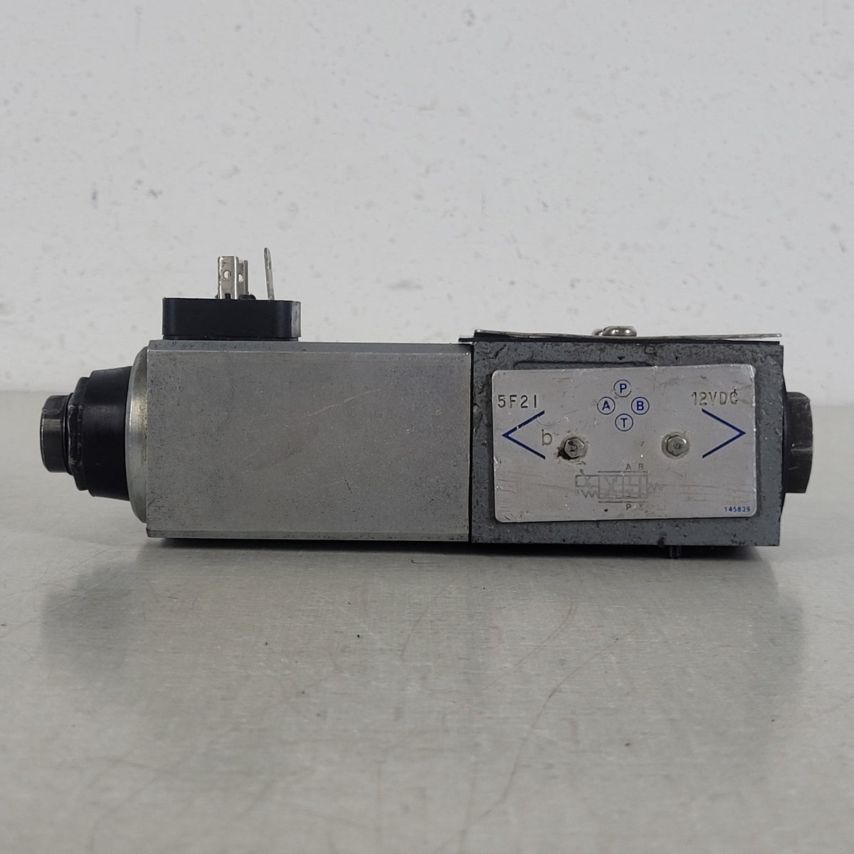 Untested Continental Hydraulics ED03M-5F2I-GD-12L-B Proportional Directional Val