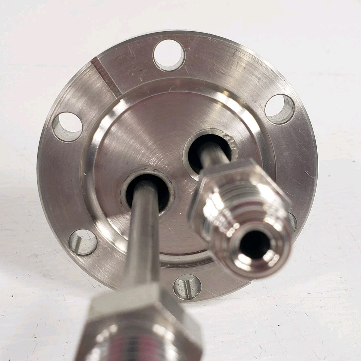 MDC 2.75" CF DN35CF Dual 1/4" VCR Fluid Feedthrough UHV Vacuum 304SS
