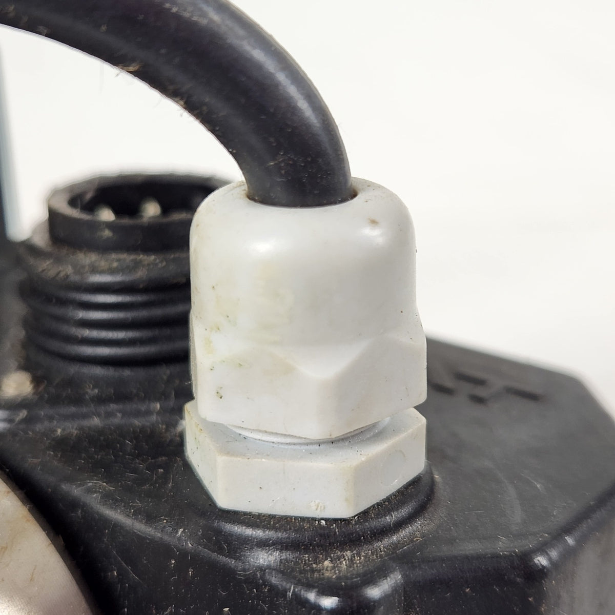 VAT 312 KF16 NW16 Vacuum Valve Aluminum Body Solenoid Actuated Huba Pressure
