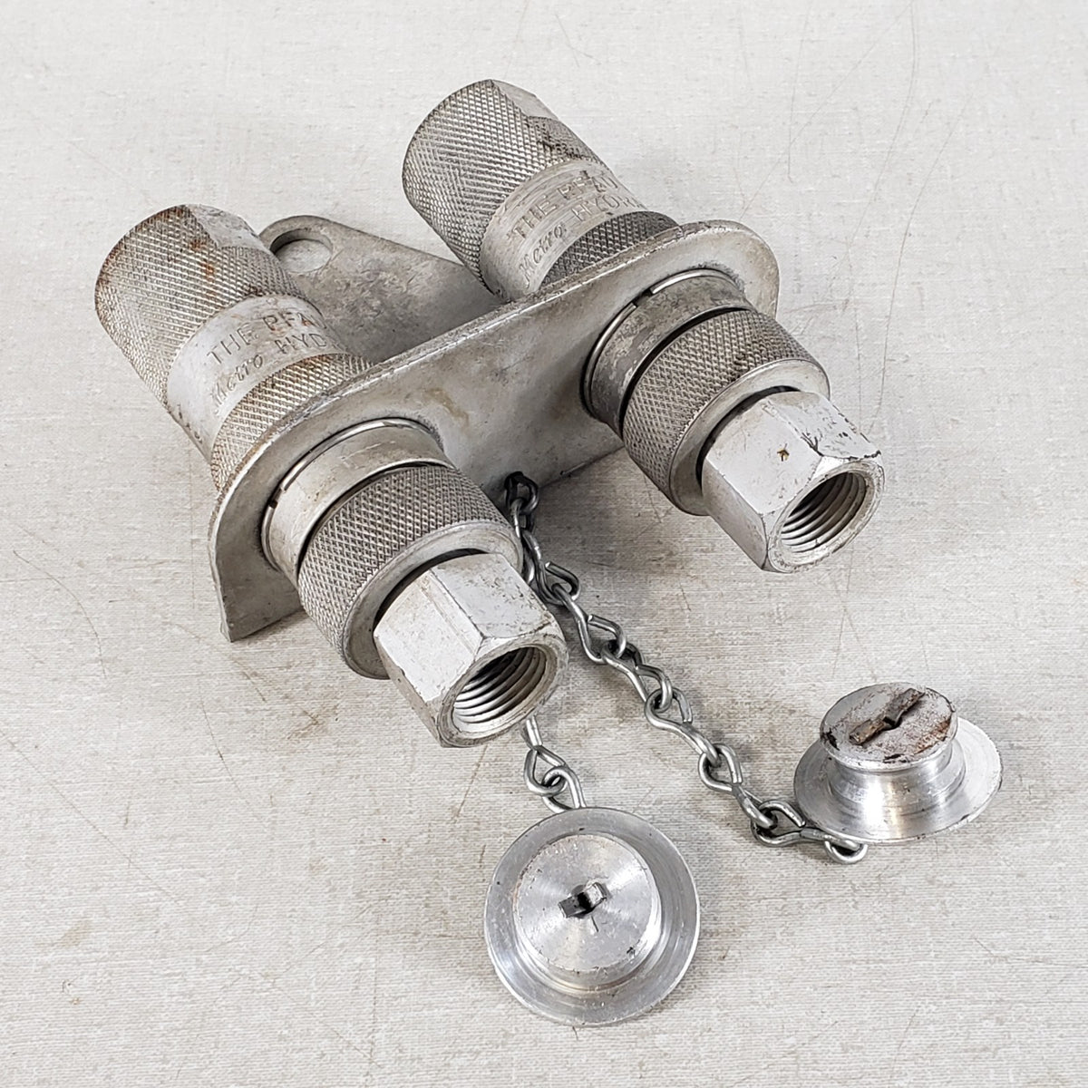 PFAU Hydraulics 401-A Dual Hydraulic Quick Coupler 4-Port Tractor w/ Caps