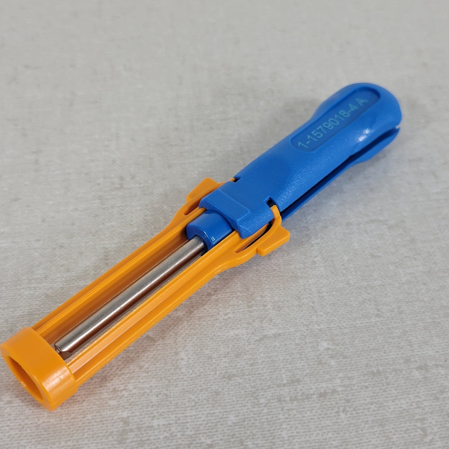 TE Connectivity AMP 1-1579018-4 MQS Contact Extraction Tool Blue