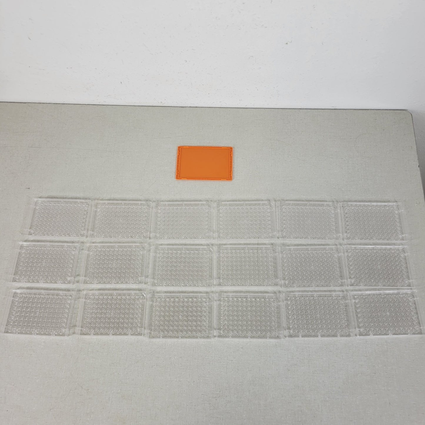 18 Count CORNING 9018 Costar Assay Polystyrene Plate, 96 Well Clear Flat Bottom