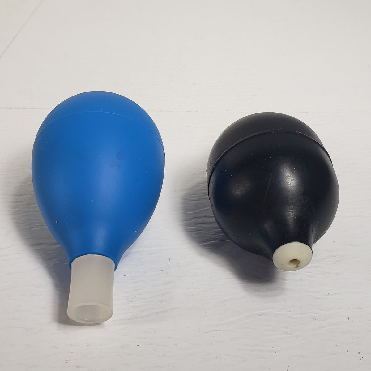Lot of 2 Rubber Pipette Squeeze Bulbs 6mm 10mm ID Blue Black Laboratory