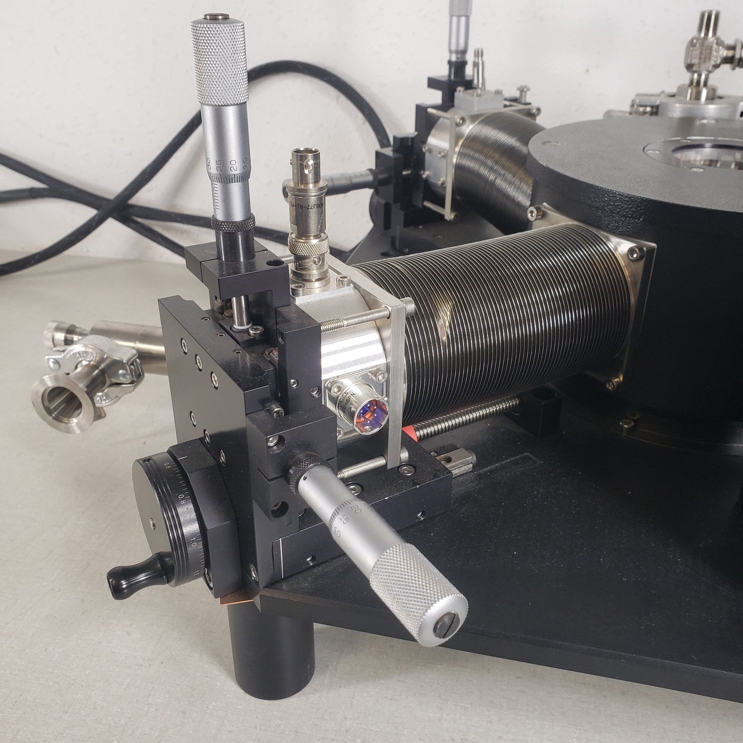 TESTED Lake Shore TTP4 Table Top 3-axis Cryogenic Probe Station 4.2-475K 0-67GHz