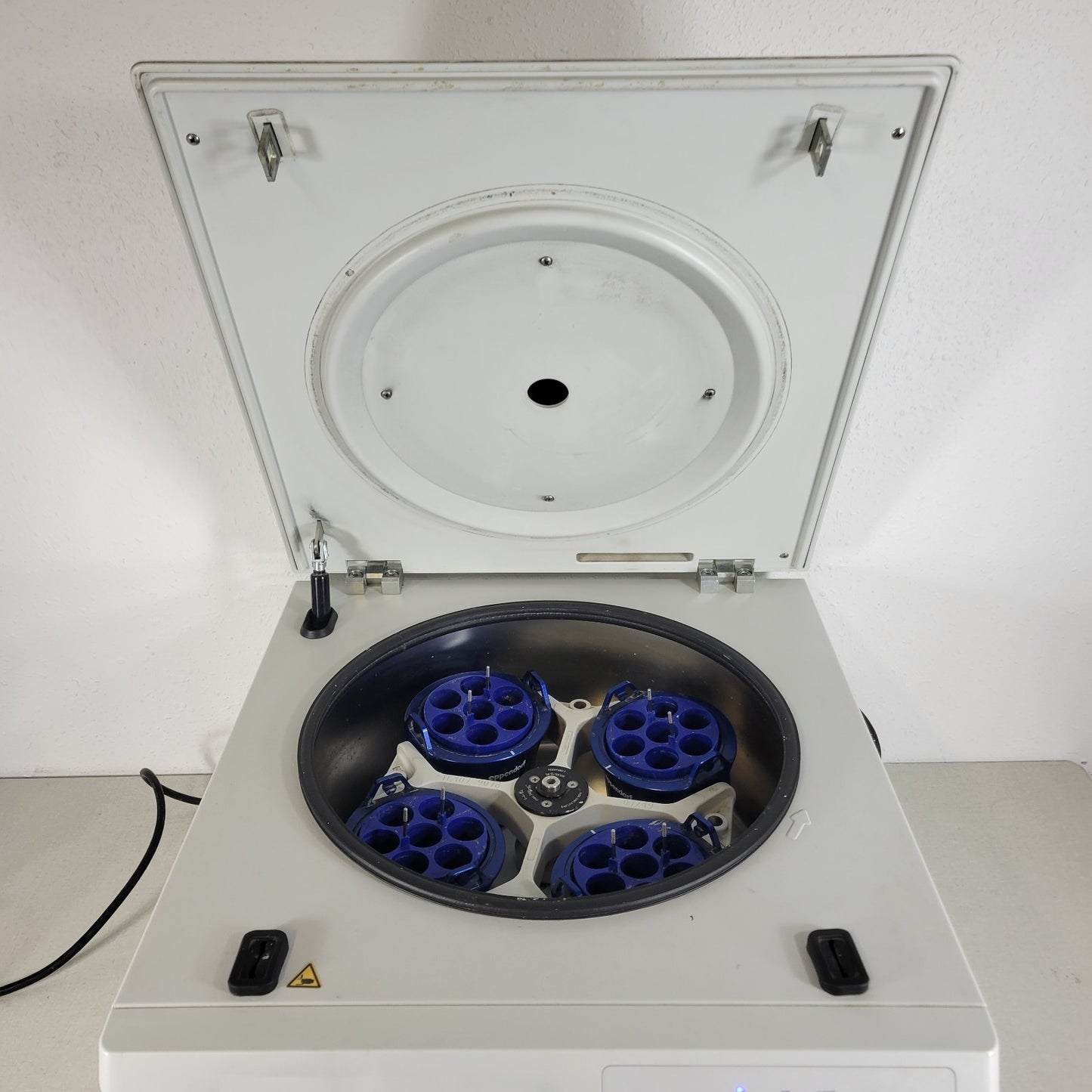 SPIN-TESTED Eppendorf 5810 Benchtop Centrifuge S-4-104 Rotor & Buckets 3900RPM