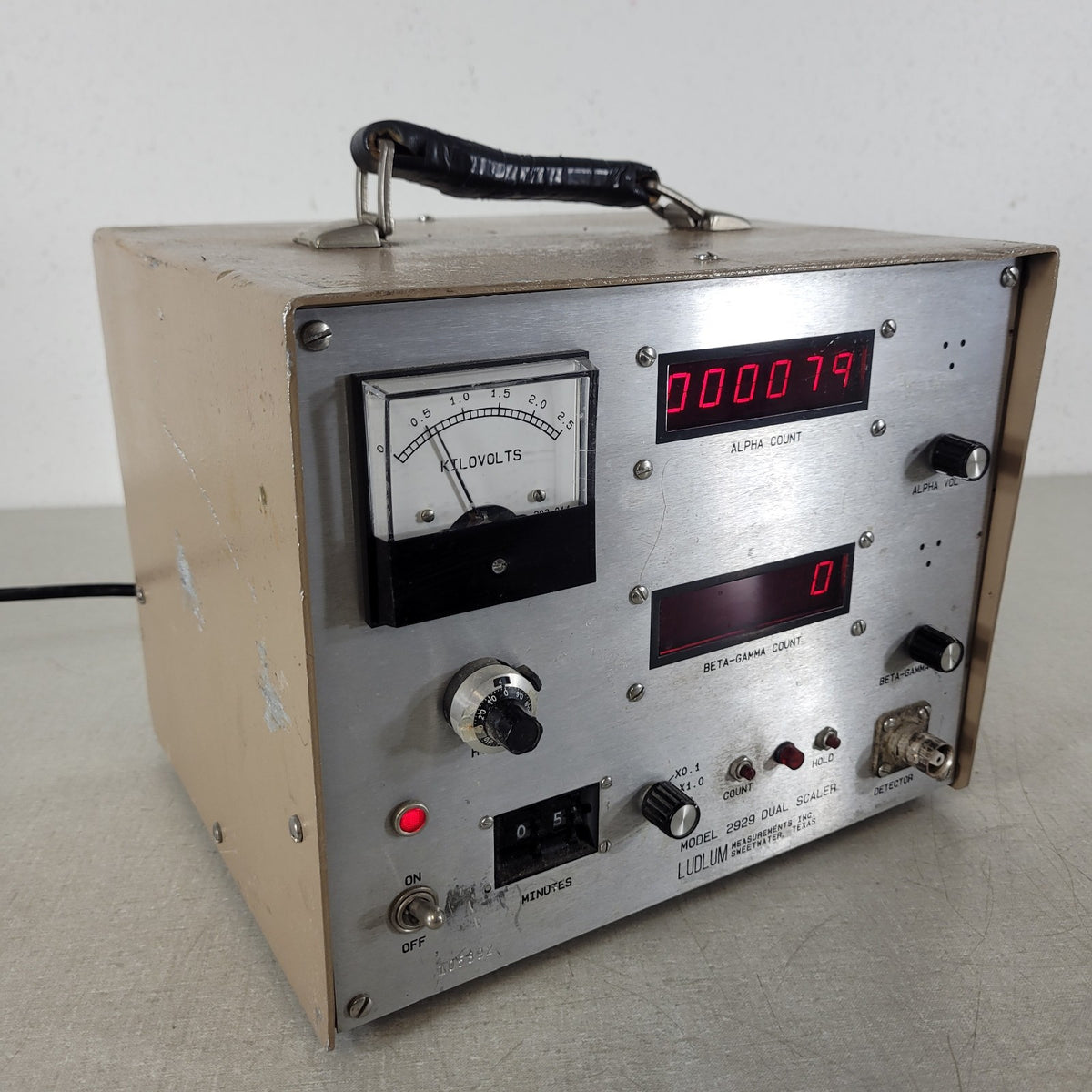 Ludlum 2929 Dual Channel Alpha Beta-Gamma Radiation Scaler Counter Powers On