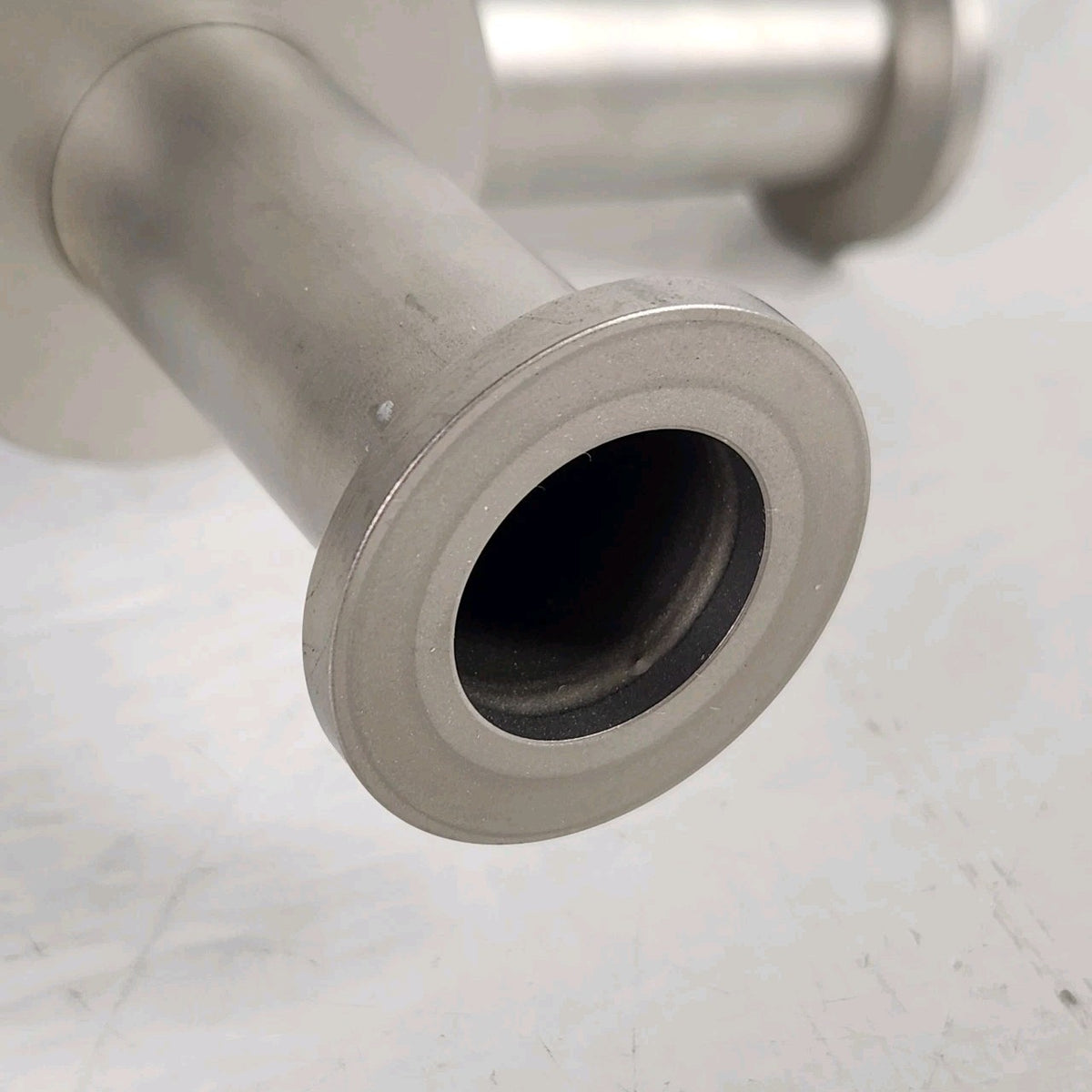 Nor-Cal ESVP-0752-NW 3/4" KF16 NW16 Pneumatic Vacuum Isolation Angle Valve