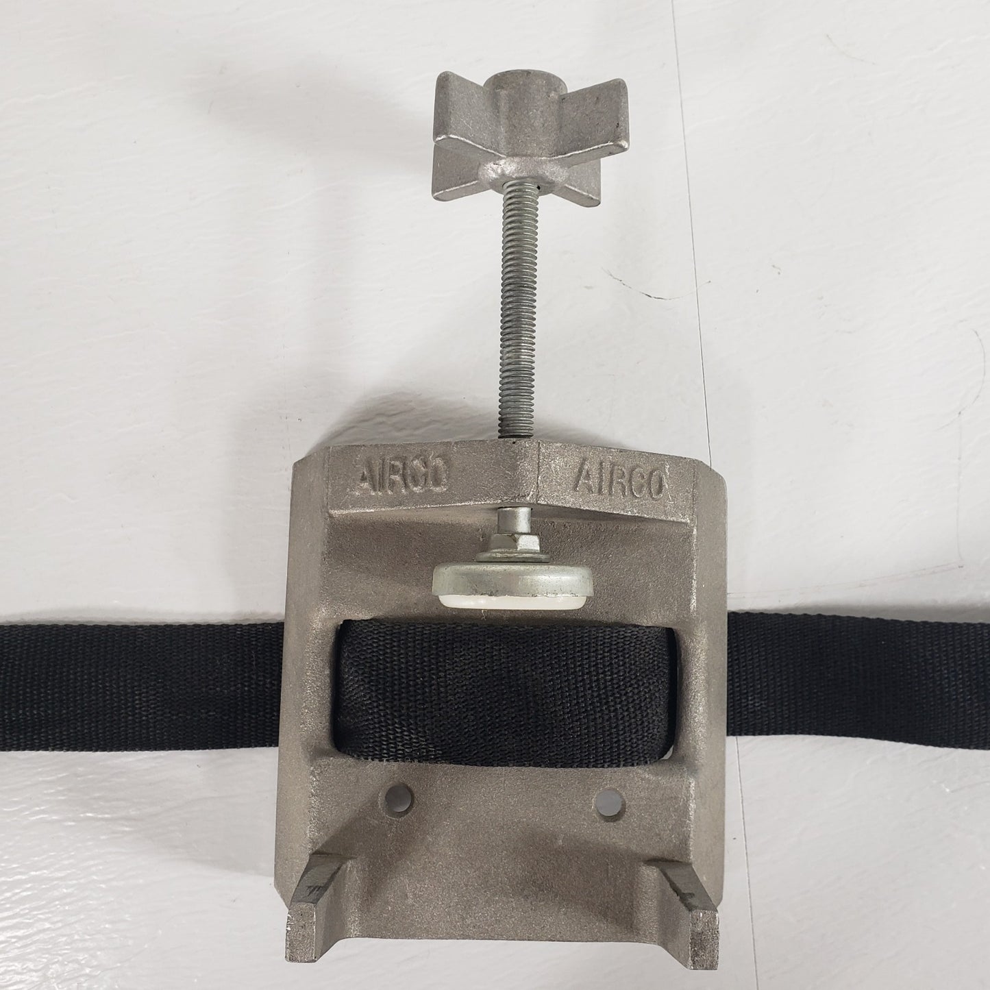 AIRCO Industrial Single Tank Rack Gas Cylinder Clamp Holder, Bench Mount Bracket