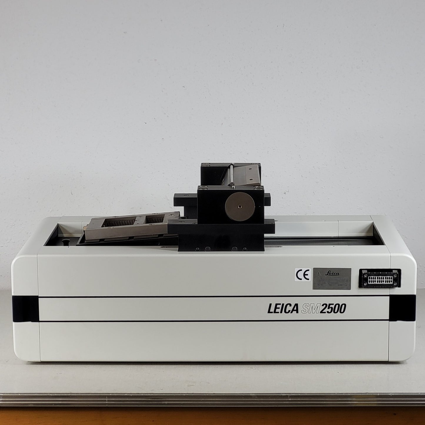 TESTED Leica SM2500 Microtome System 0-1000um Thickness 0.5-100mm/s Speed
