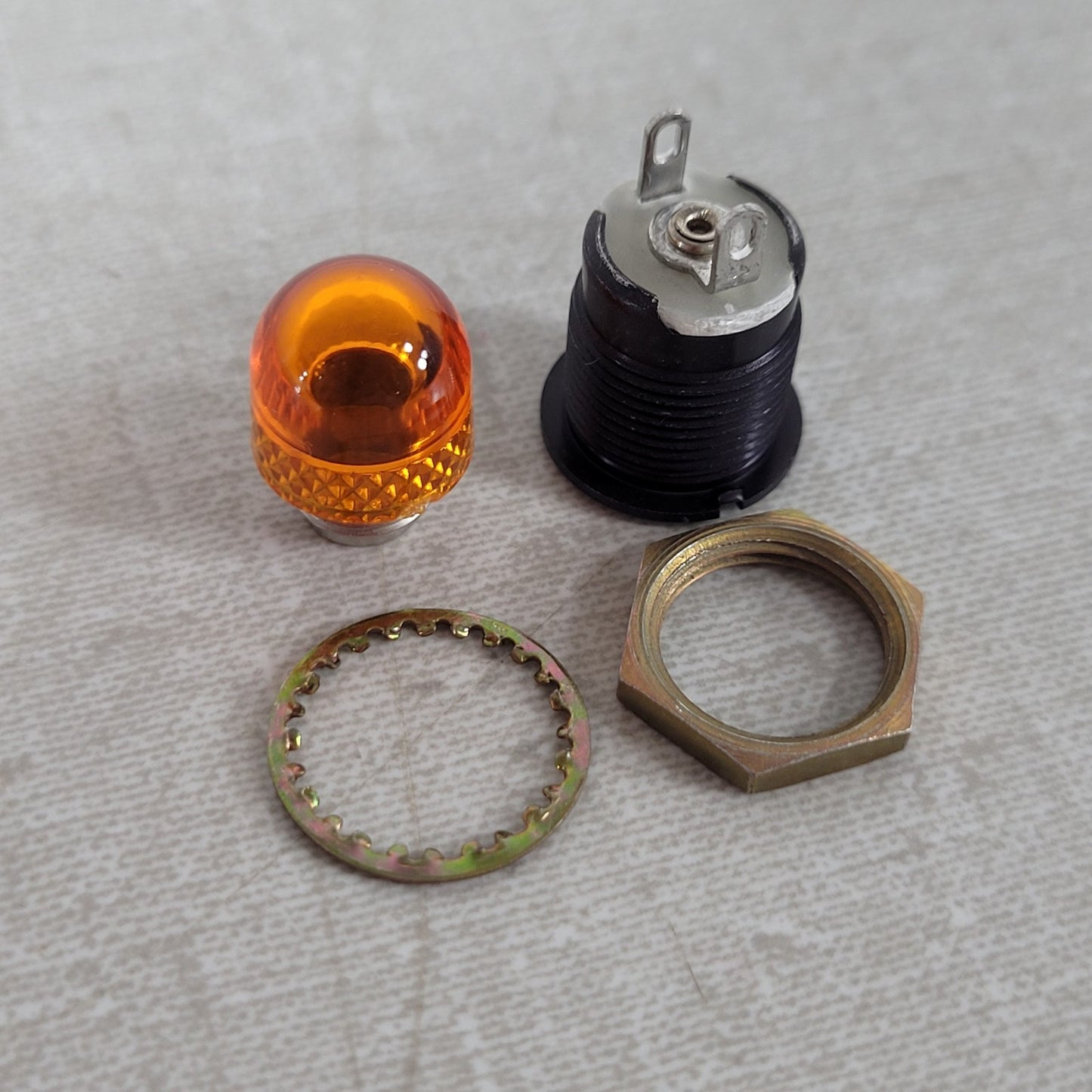 Dialight MS25256-2 162-8430-0933-502 Amber Panel Mount Pilot Indicator Light