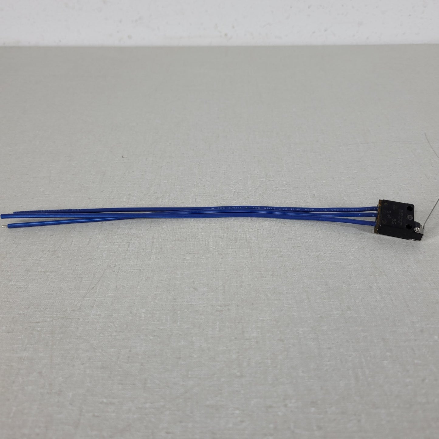 ZF Electronics 0E72-40KT Sealed SPDT Roller Lever Limit Switch 10.1A 250VAC
