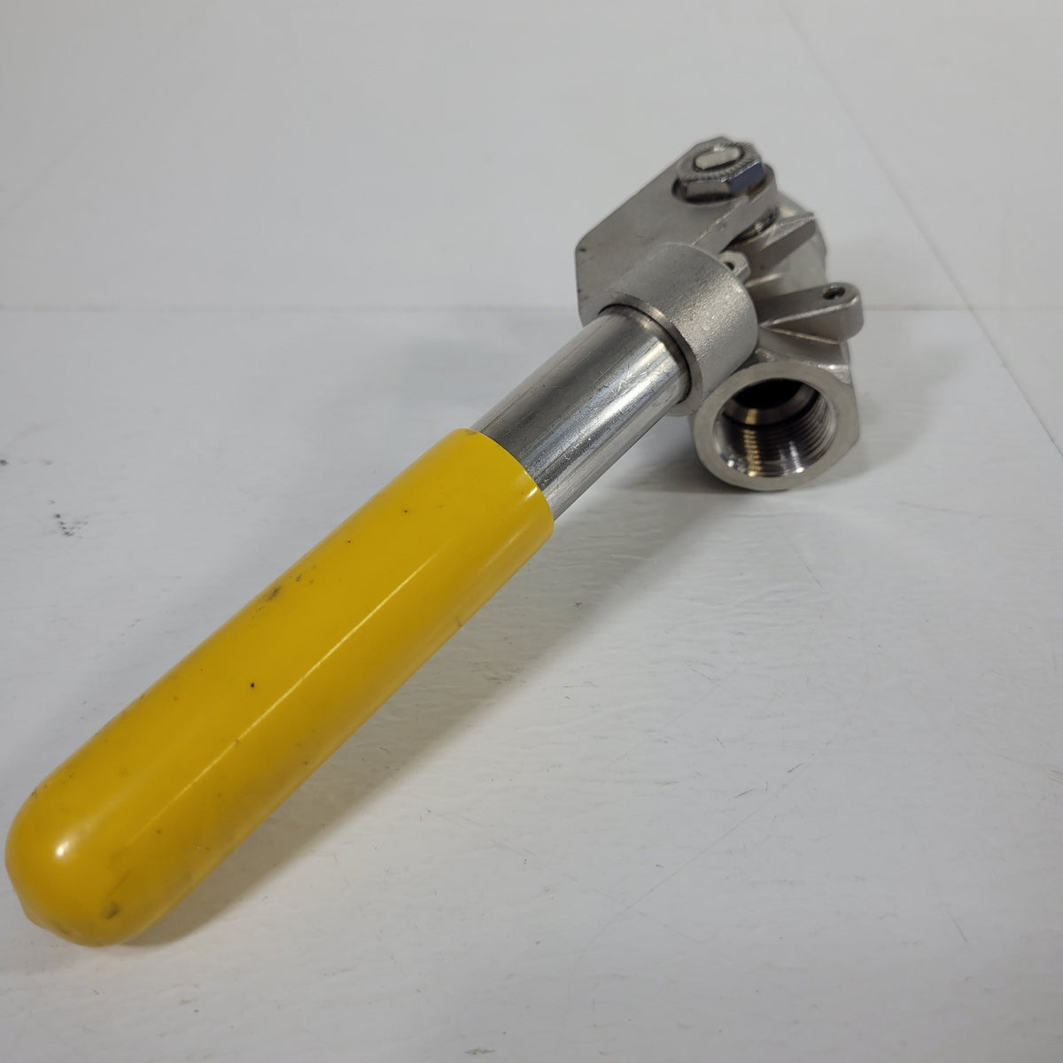 Apollo 76-106-01 1-1/4" CF8M Stainless Steel Ball Valve 1500 WOG NPT USA