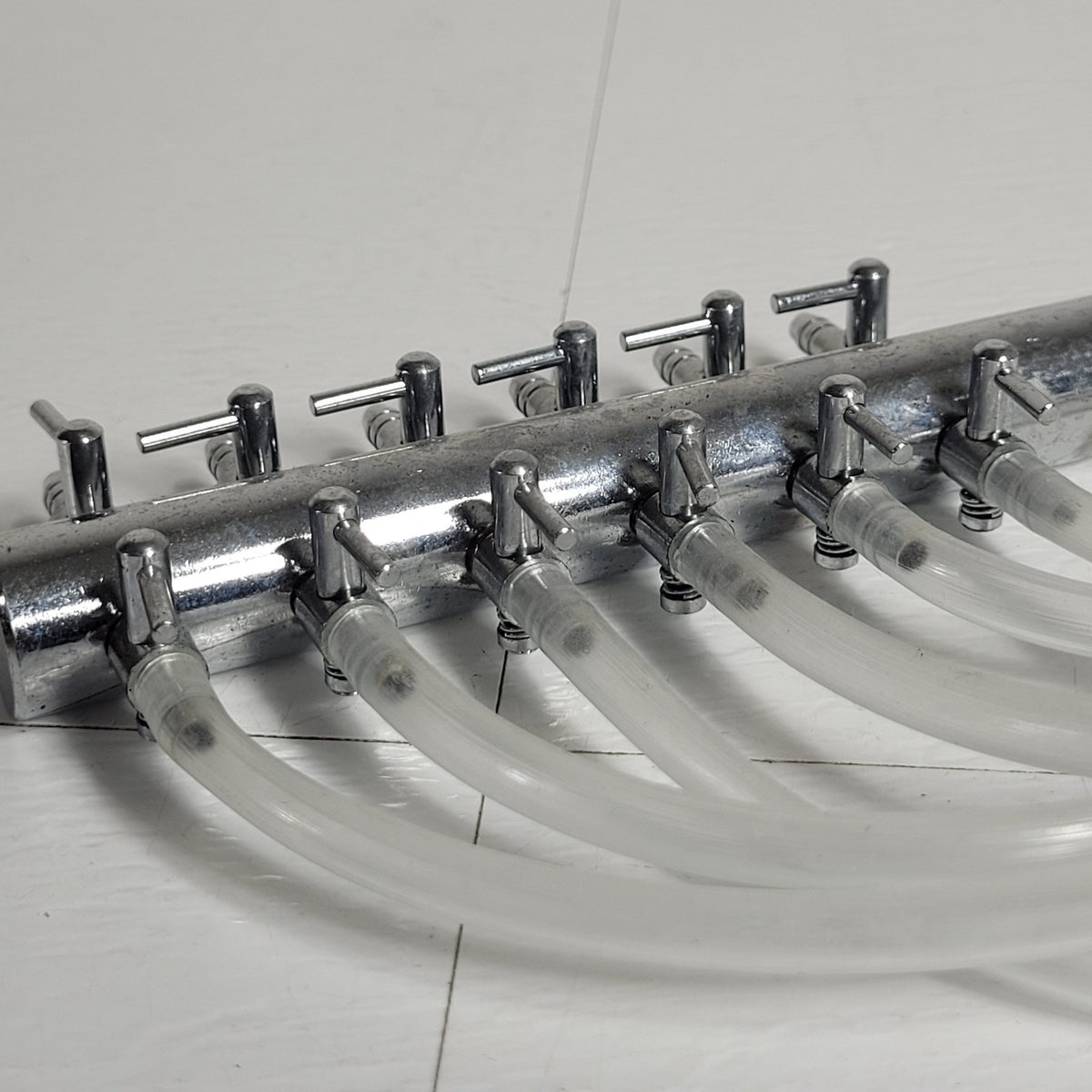 12-Port Air Gas Distribution Manifold w/ Control Valves Tubing Diffusers