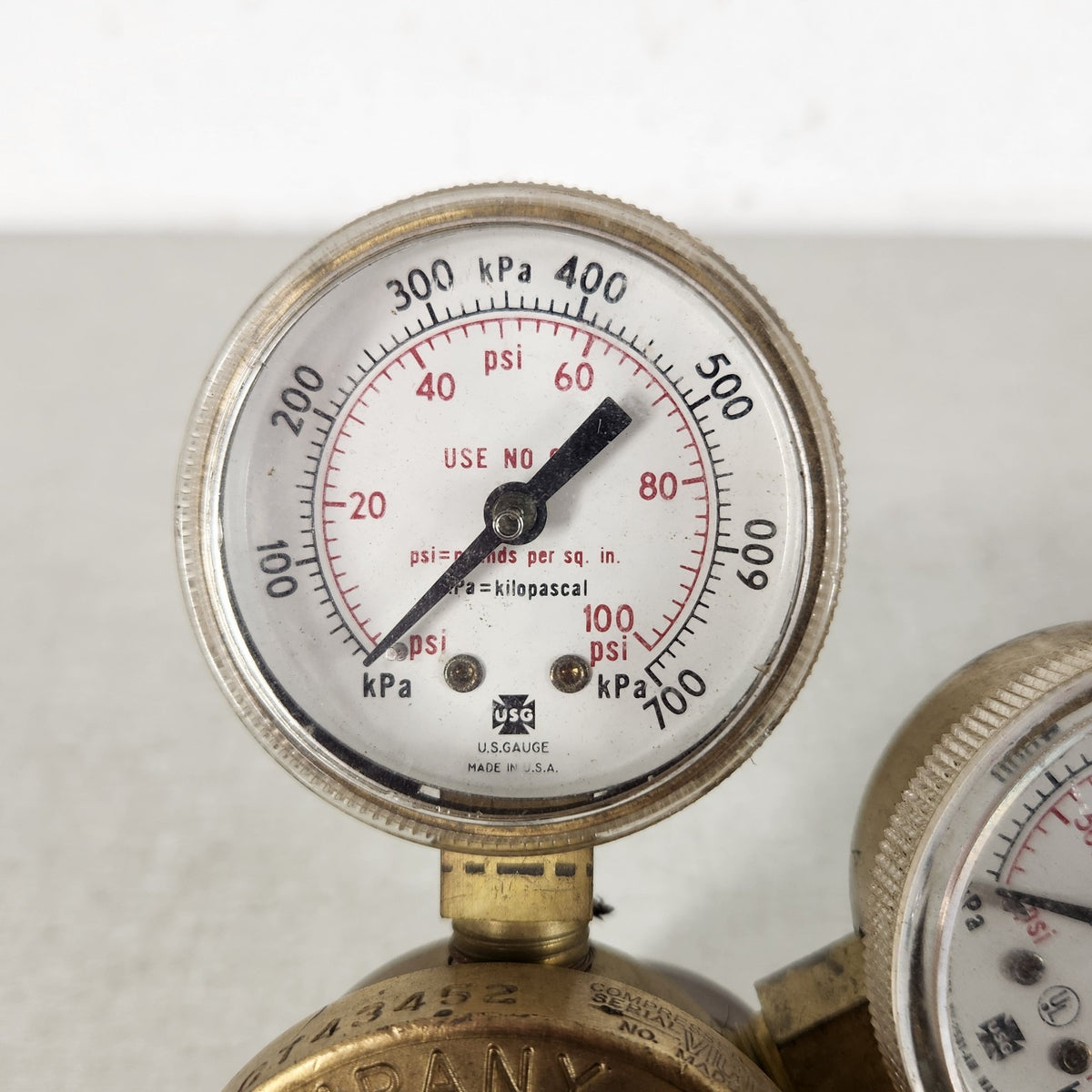 Victor VTS250C Two Stage Inert Gas Regulator 3000 PSI Dual Gauge CGA 580