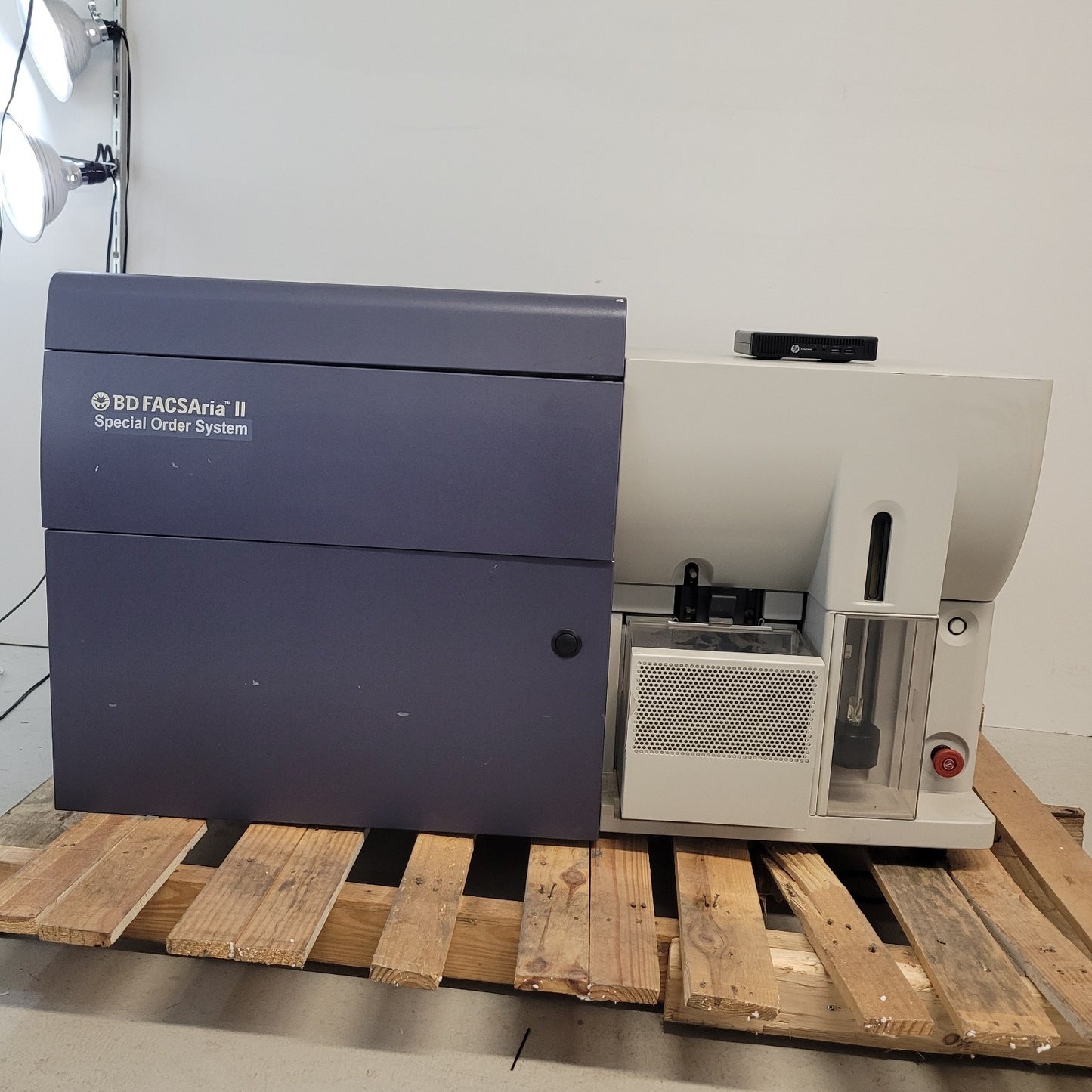 BD Biosciences FACSAria II Cell Sorter Multi-Laser w/ FACSDiva PC Powers On