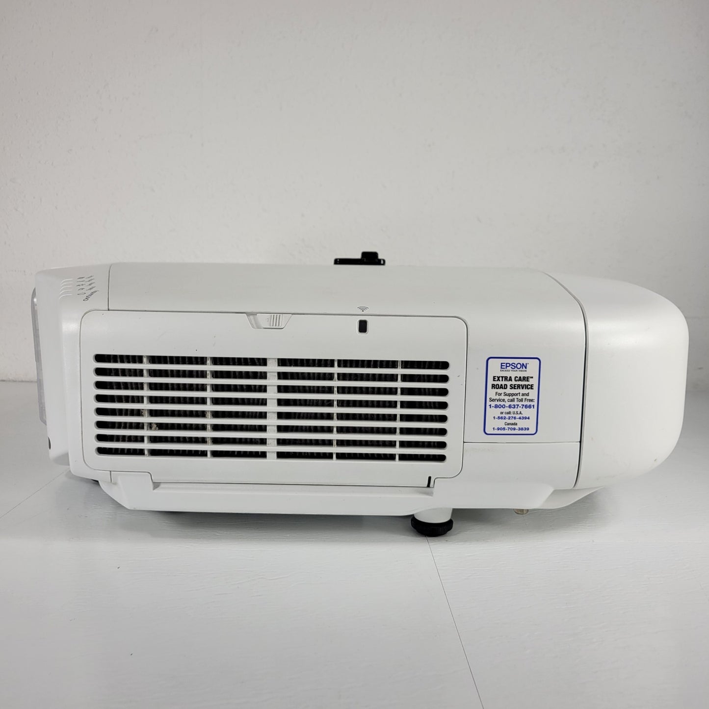 FOR PARTS ONLY/NOT WORKING EPSON H750A PRO G7500U LCD Projector