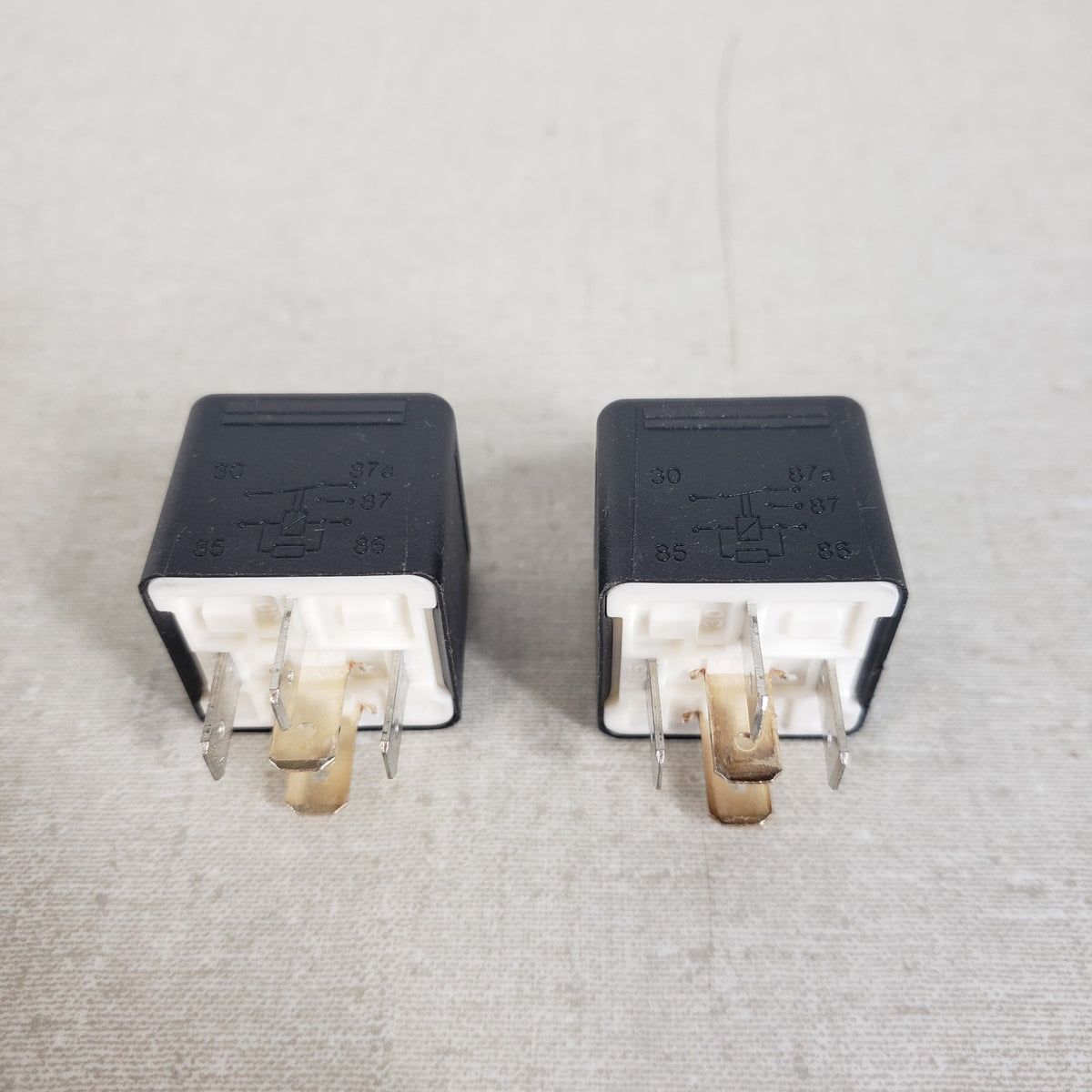 HELLA 14100455 960388-10 12V 5-Pin SPDT Automotive Relays Lot of 2