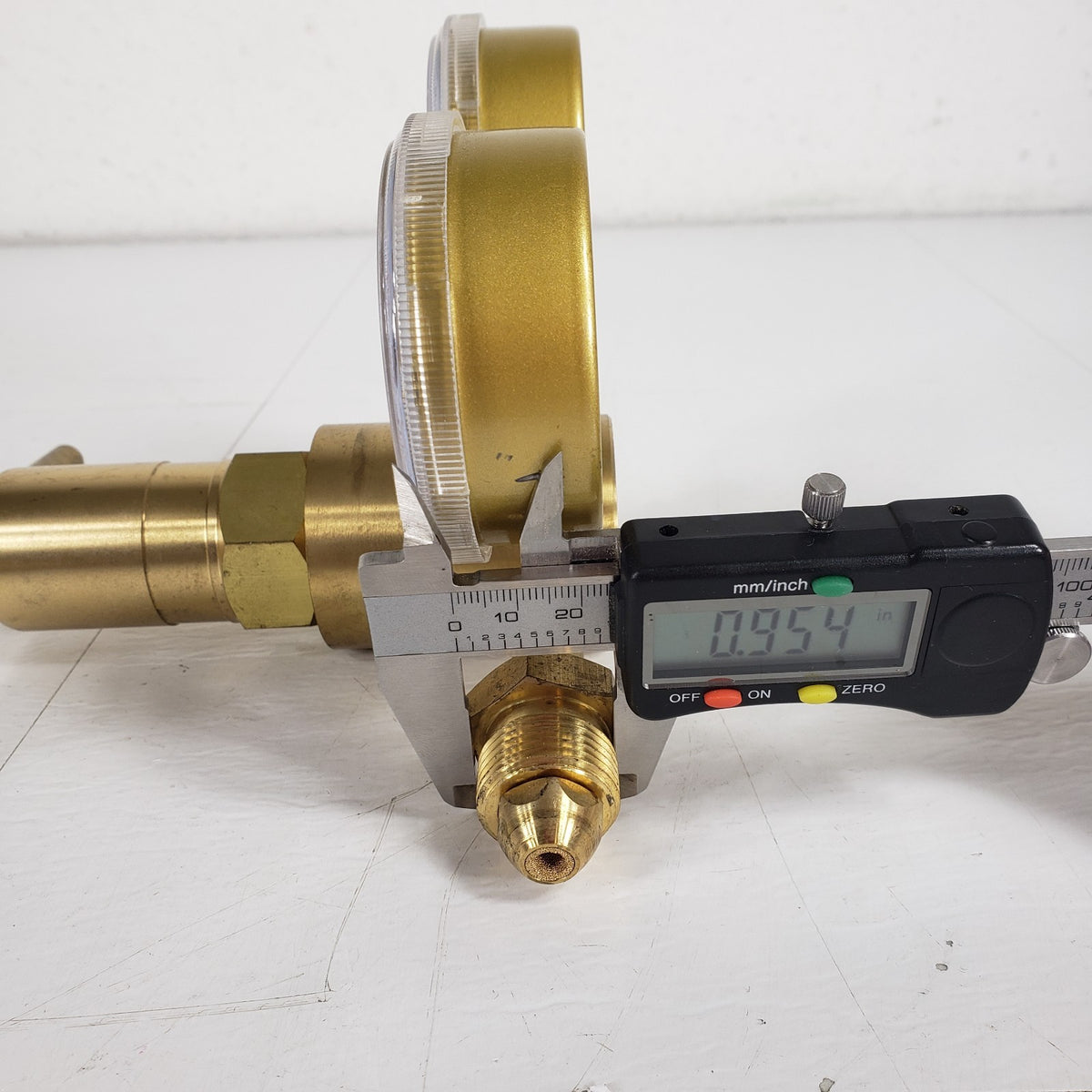 High Pressure Gas Regulator 4500 PSI Outlet 6000 PSI Inlet Dual Gauge Brass