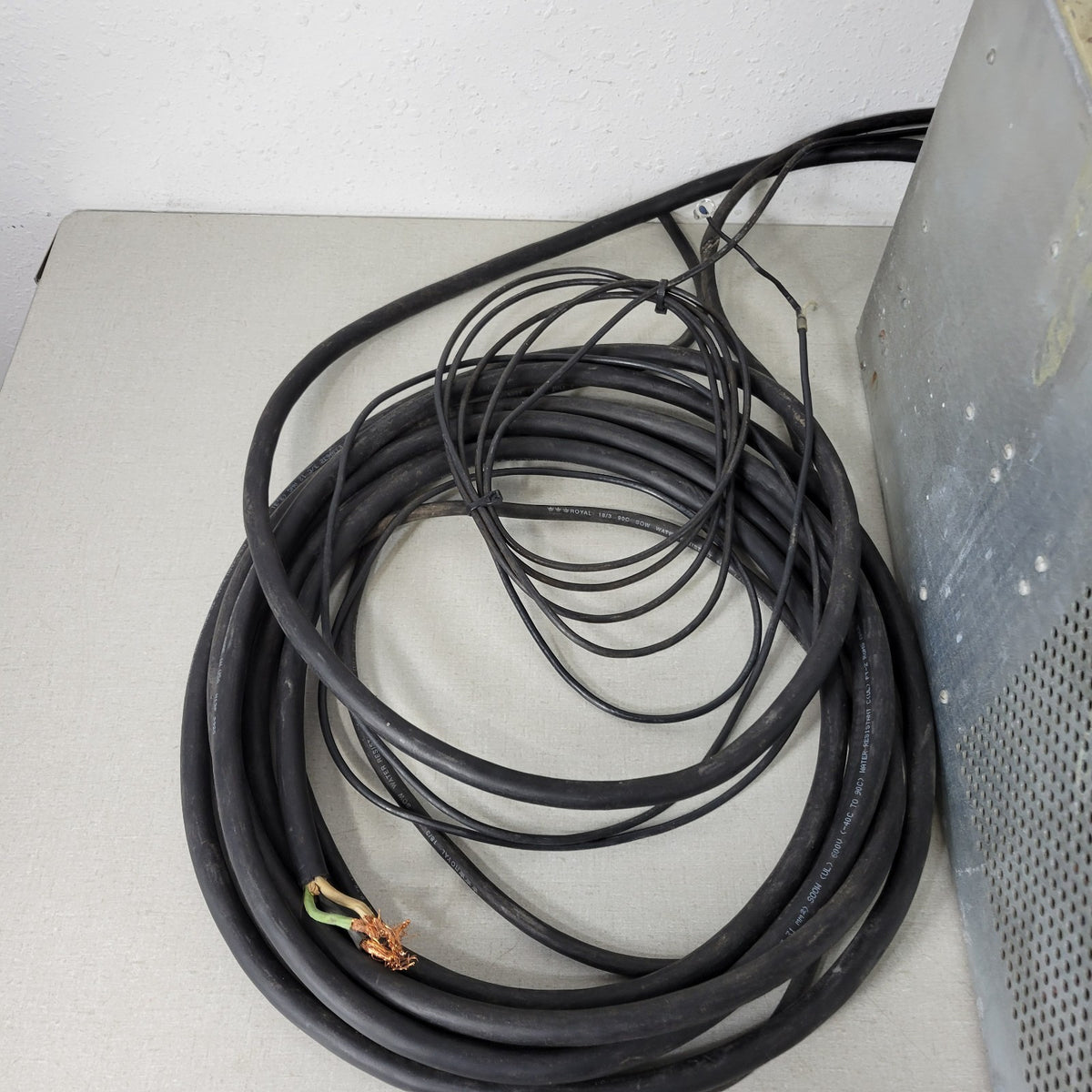 Airco Temescal CL-2A 5kV 2kW Glow Discharge Plasma Power Supply Powers On