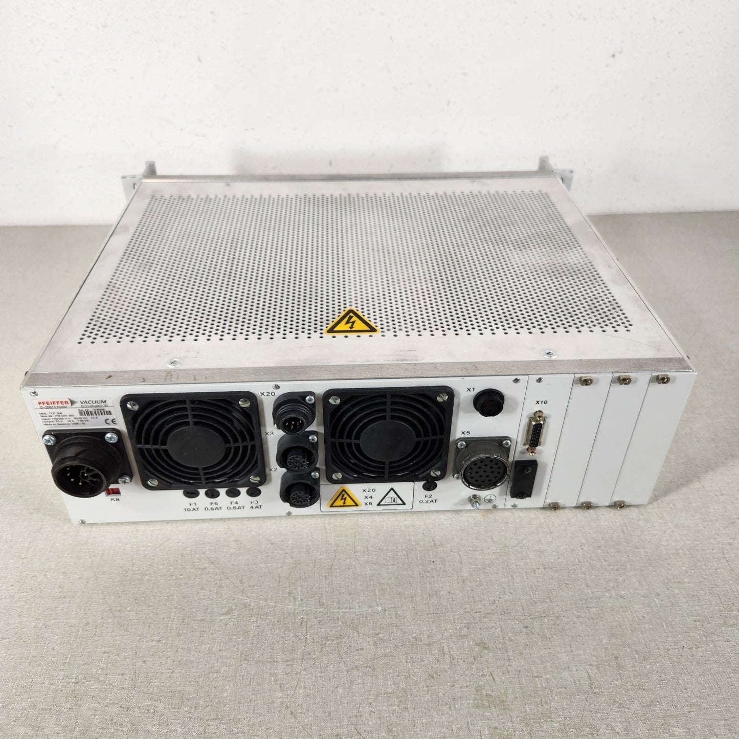 Pfeiffer TCP-600 Turbo Pump Controller PM C01 320 3U Power Supply Powers On